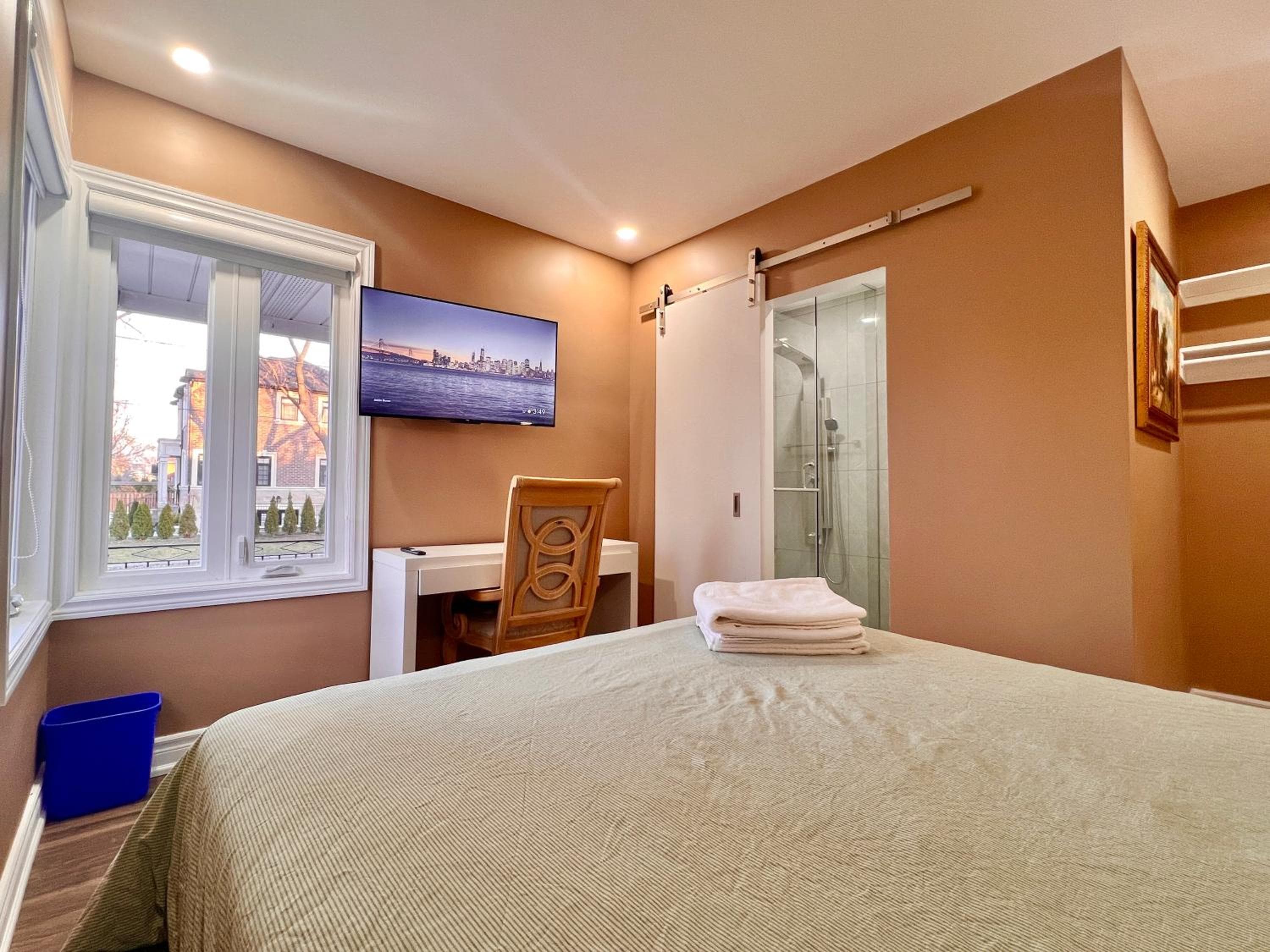 Upgraded Ensuite Rooms 7-min to Subway Near Downsview Rogers Stadium