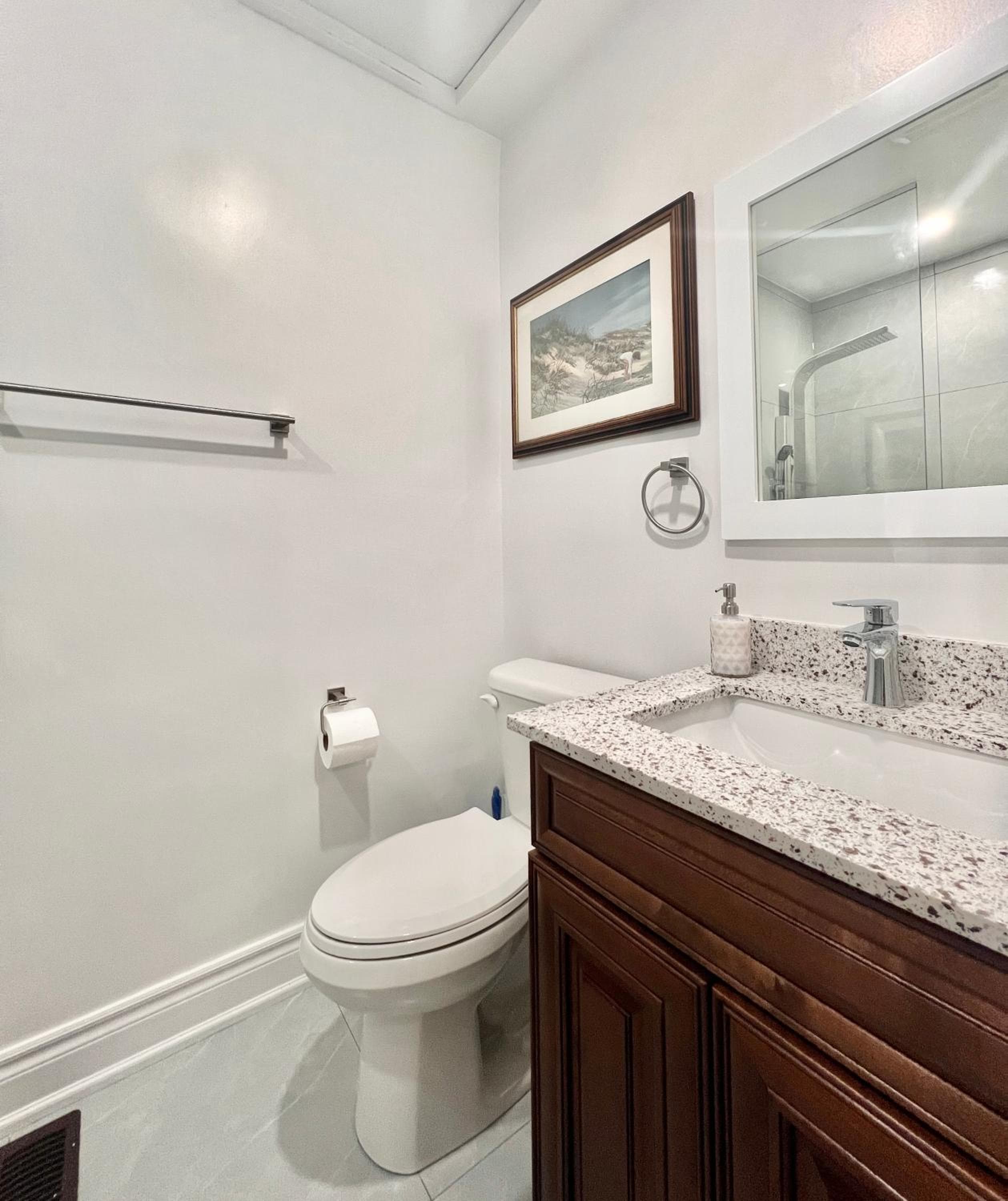 Upgraded Ensuite Rooms 7-min to Subway Near Downsview Rogers Stadium