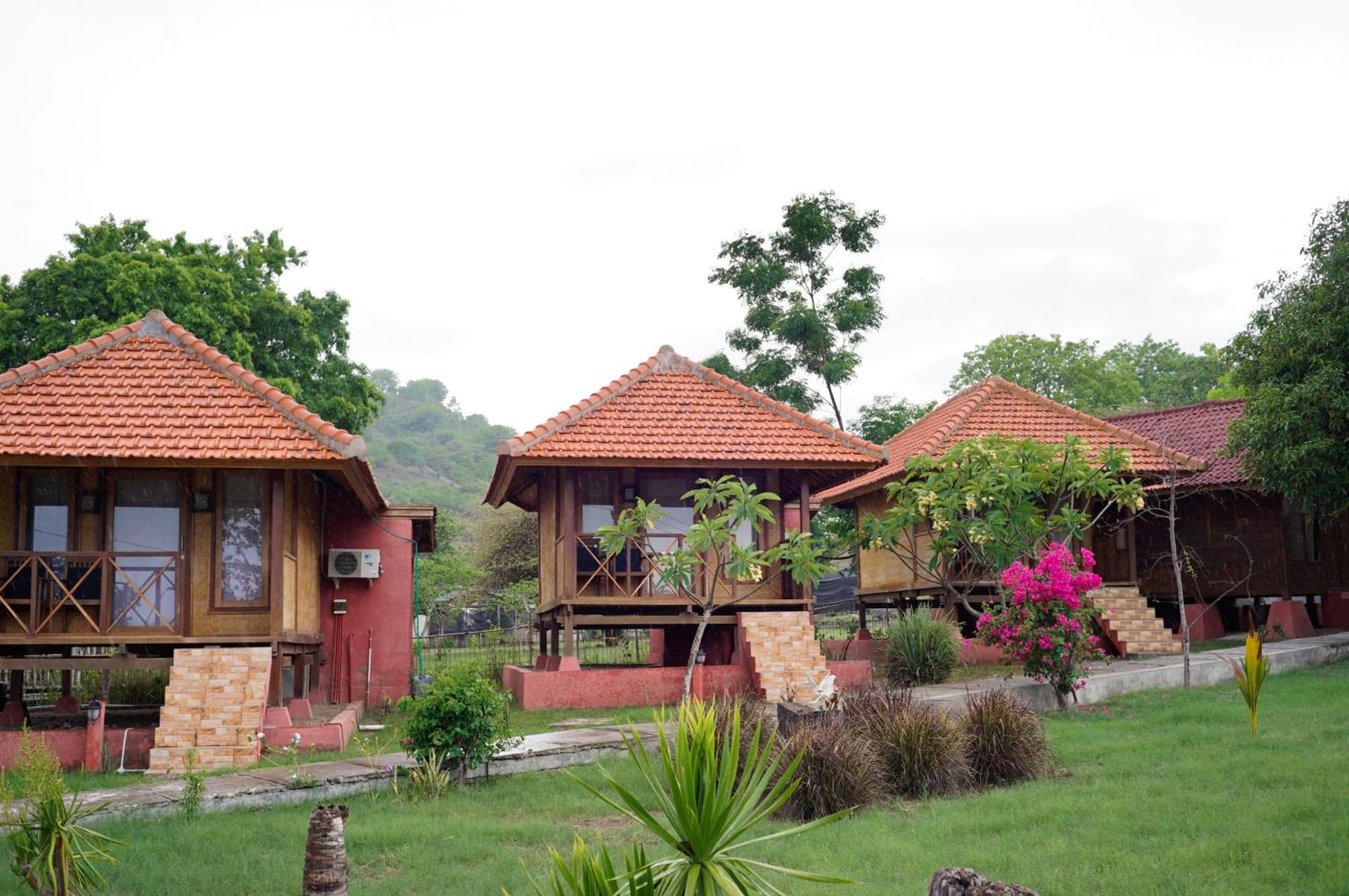 Yut's Inn Flower Paradise Gili Gede
