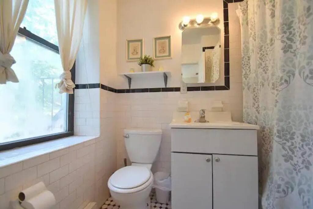 Lovely Full Apartment x East Village (Thompkins Square Park)