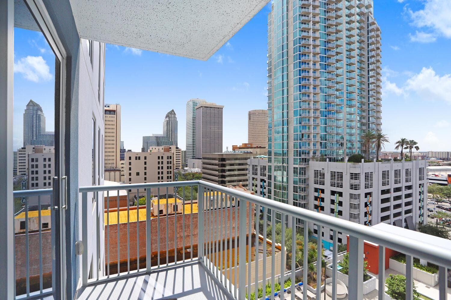 Sunset Views from a Stylish 1BR High Rise in Tampa