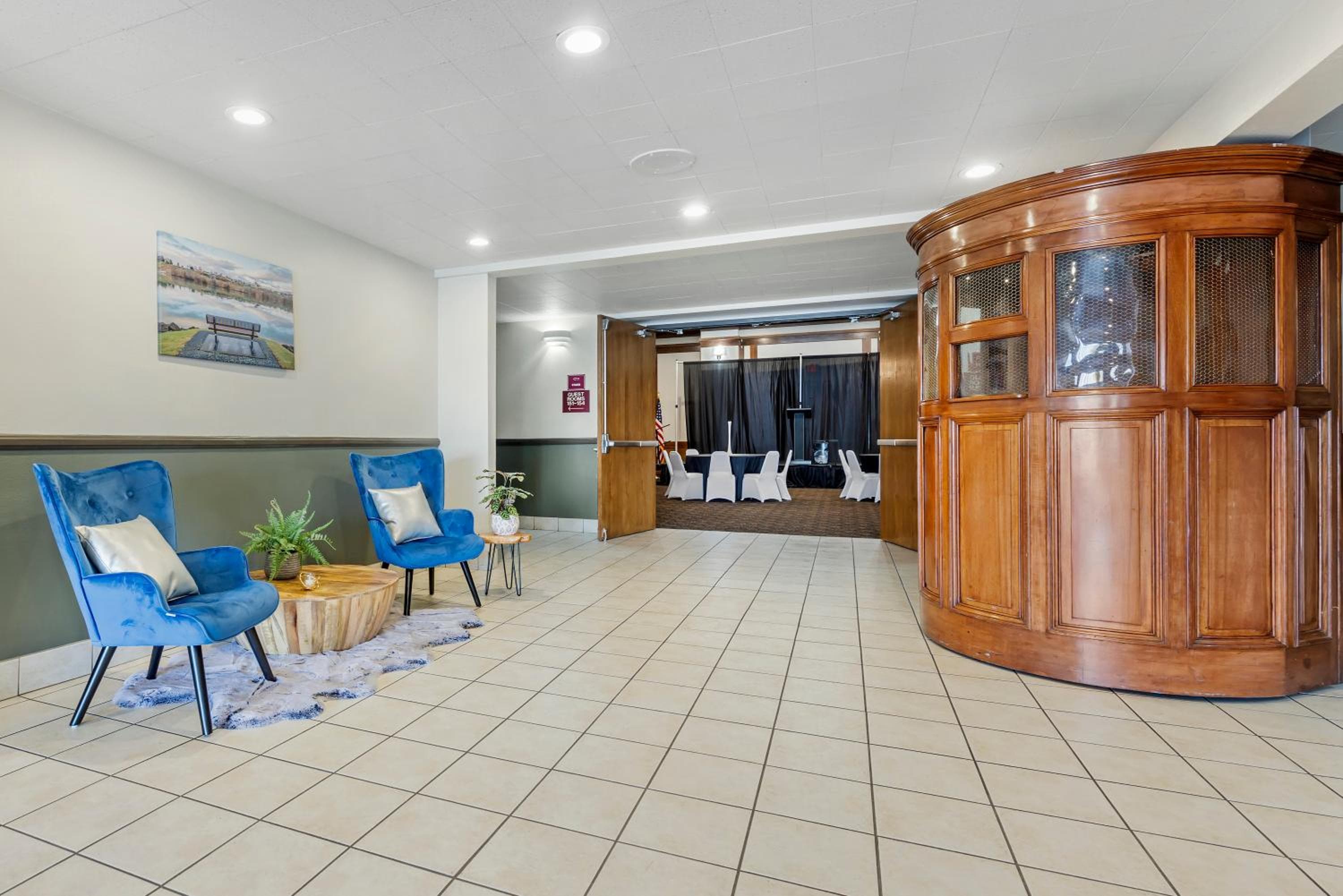 Seaport Inn & Suites