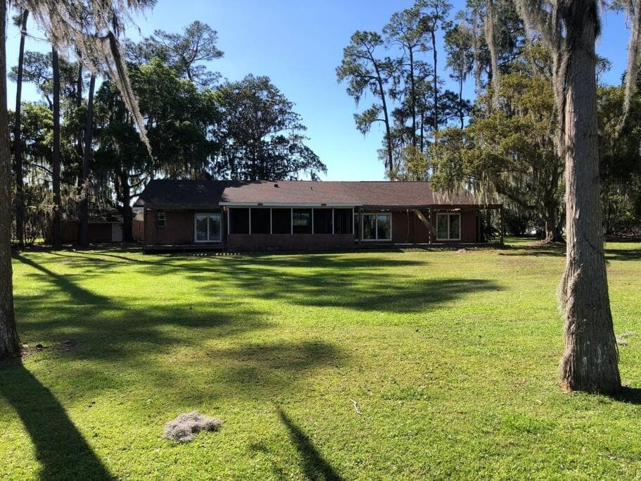 Relax and enjoy our Peaceful Lakefront Home