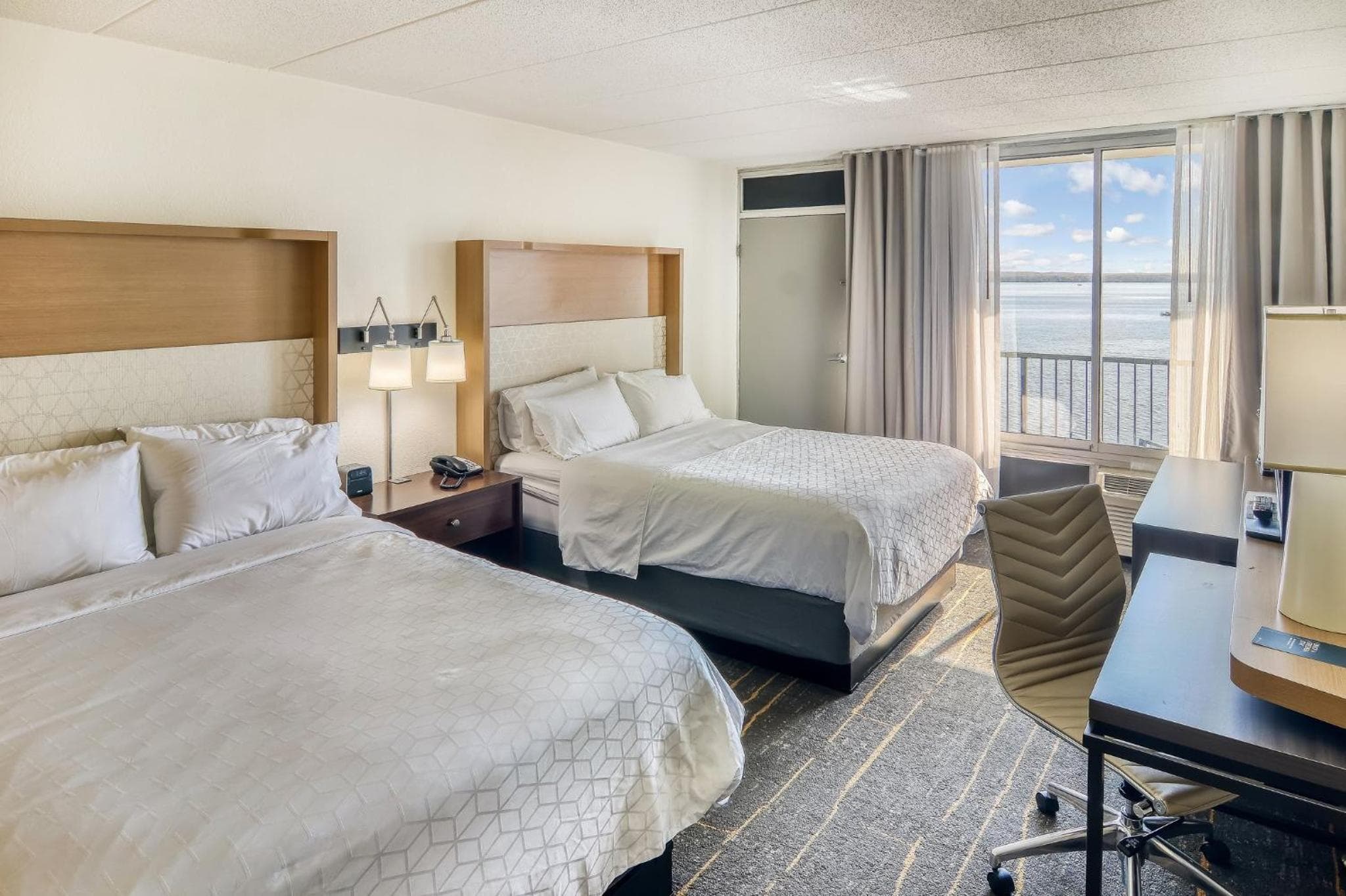 Holiday Inn Detroit Lakes - Lakefront by IHG