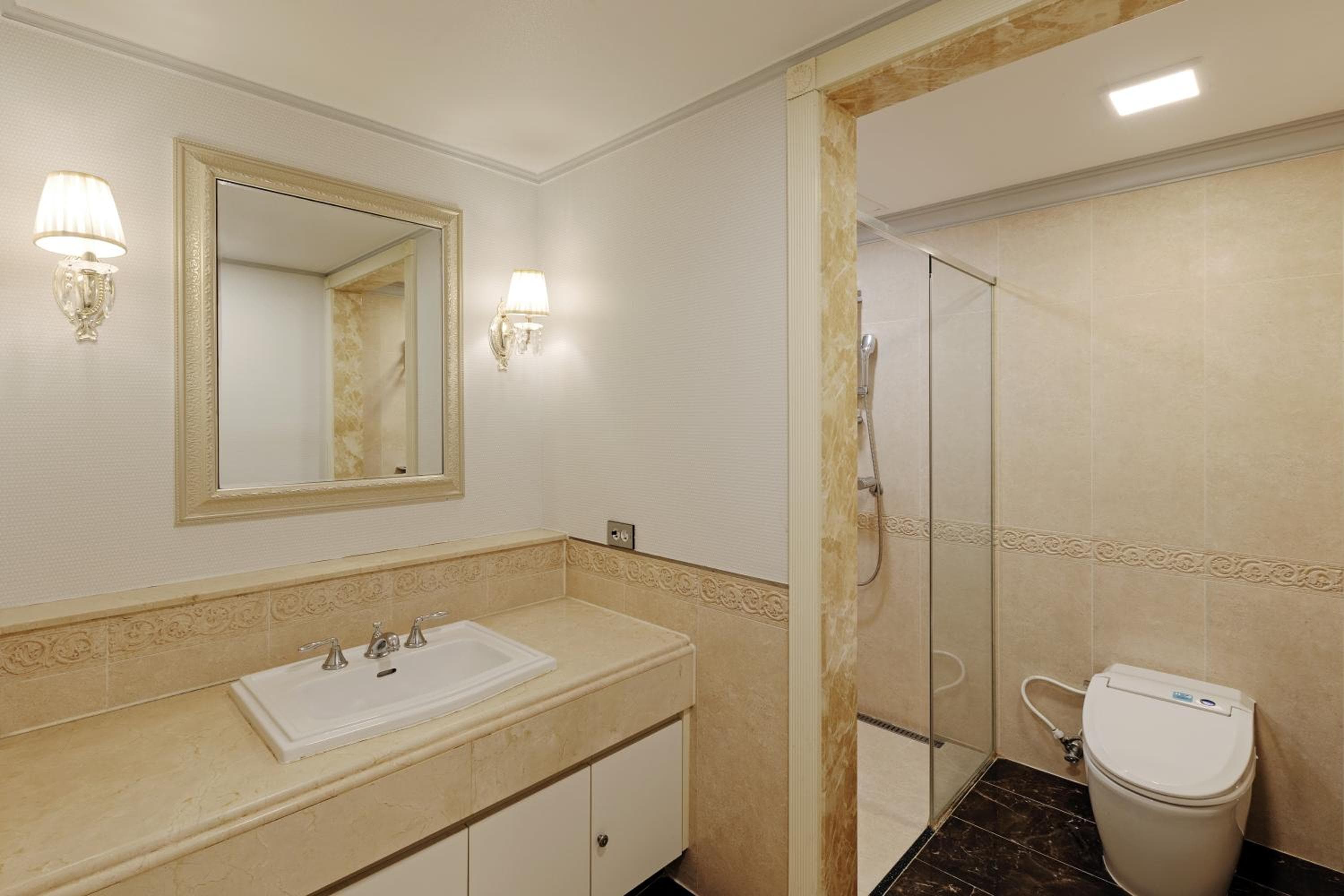 Pale De Cz Condo