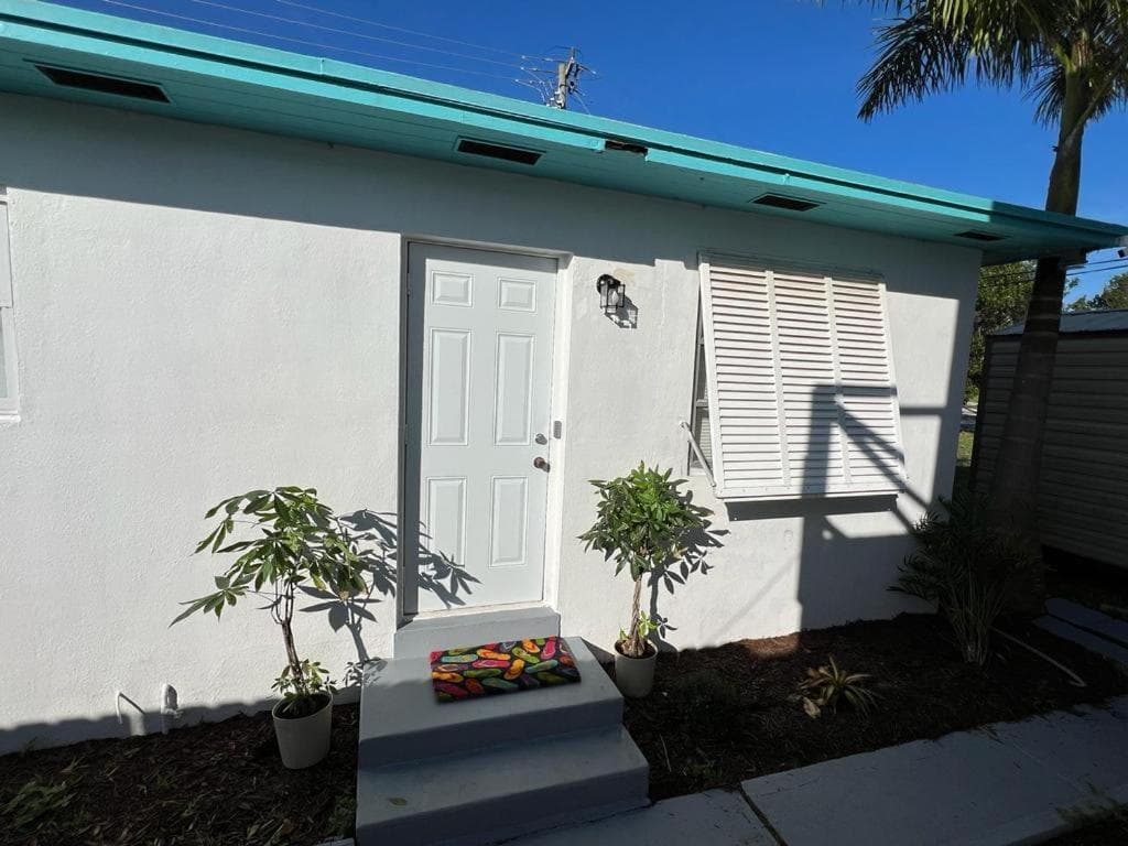 Hostel Beds & Sheets FLL AIRPORT