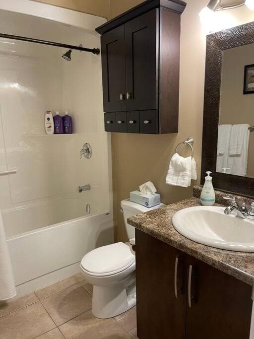 Cozy 2 bedroom home in Chatham - left side
