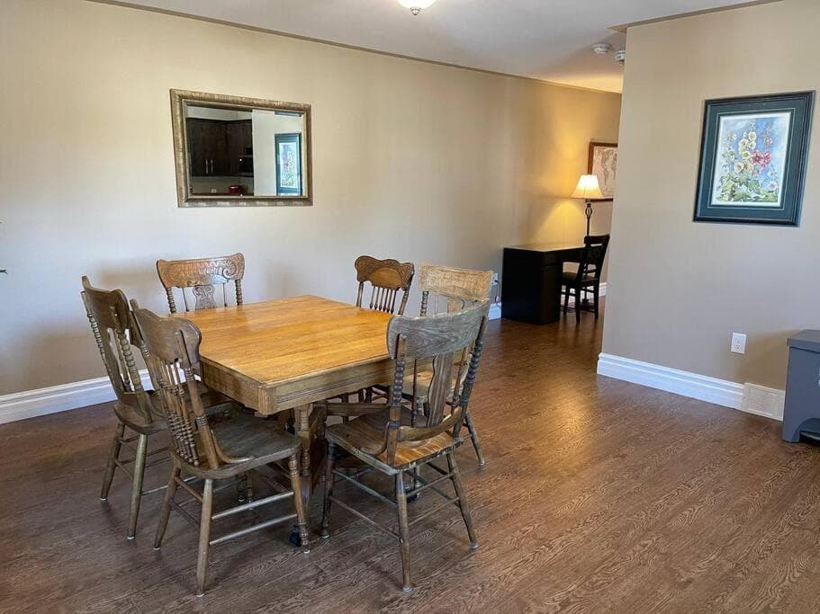 Cozy 2 bedroom home in Chatham - left side