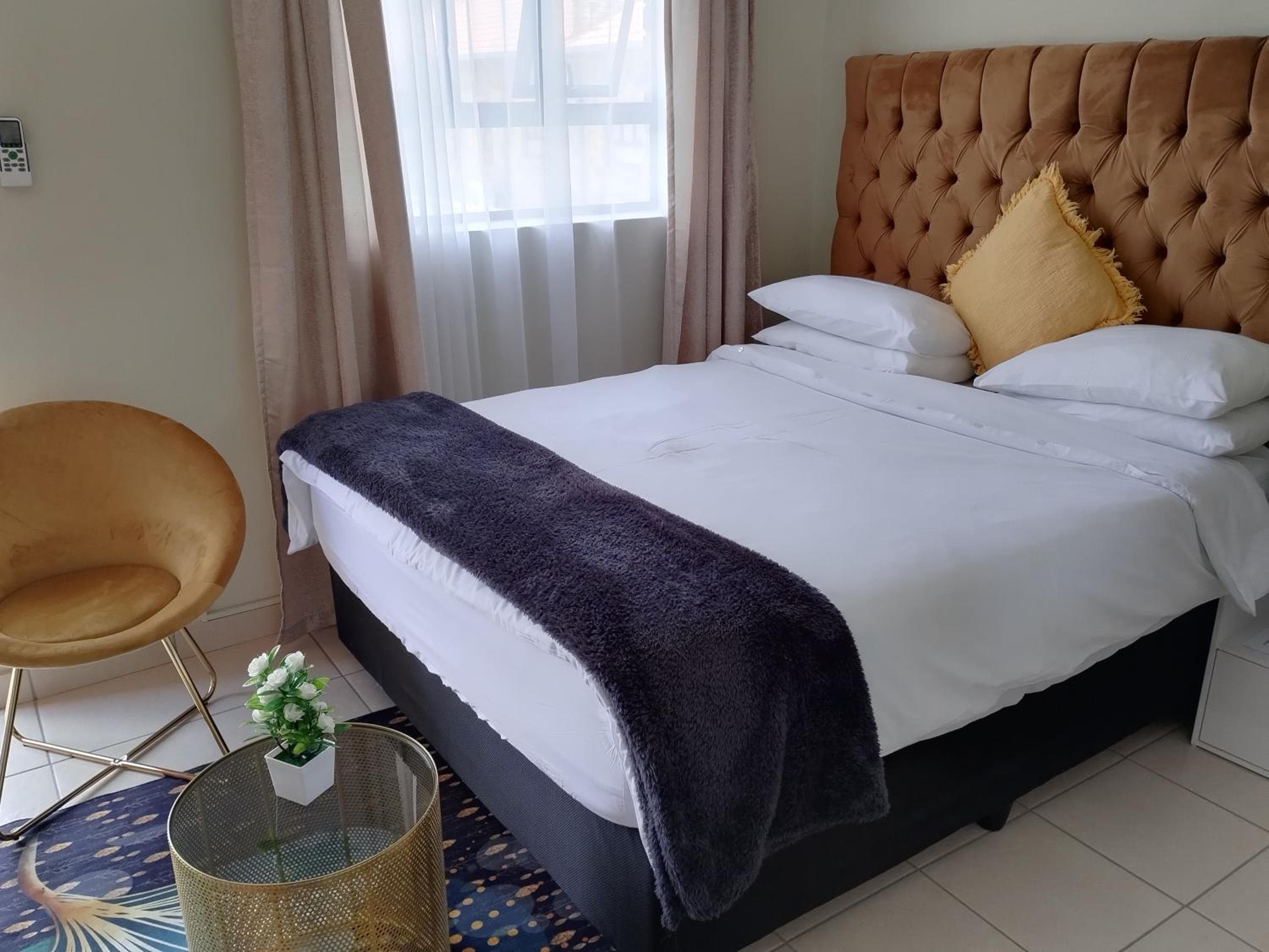 EMPEROR LODGE AND TOURS