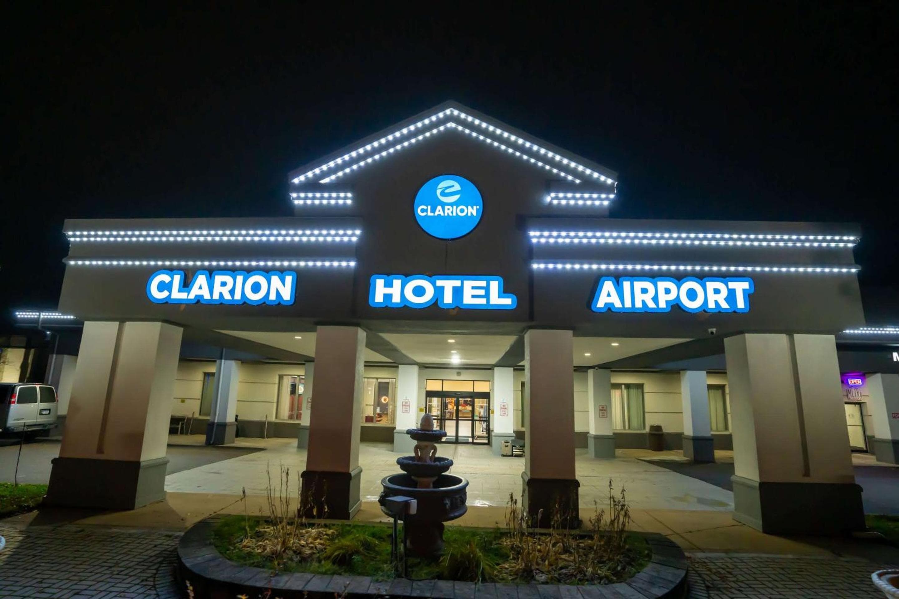 Clarion Hotel Detroit Metro Airport
