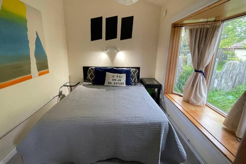 Private Suite near Skeleton Park