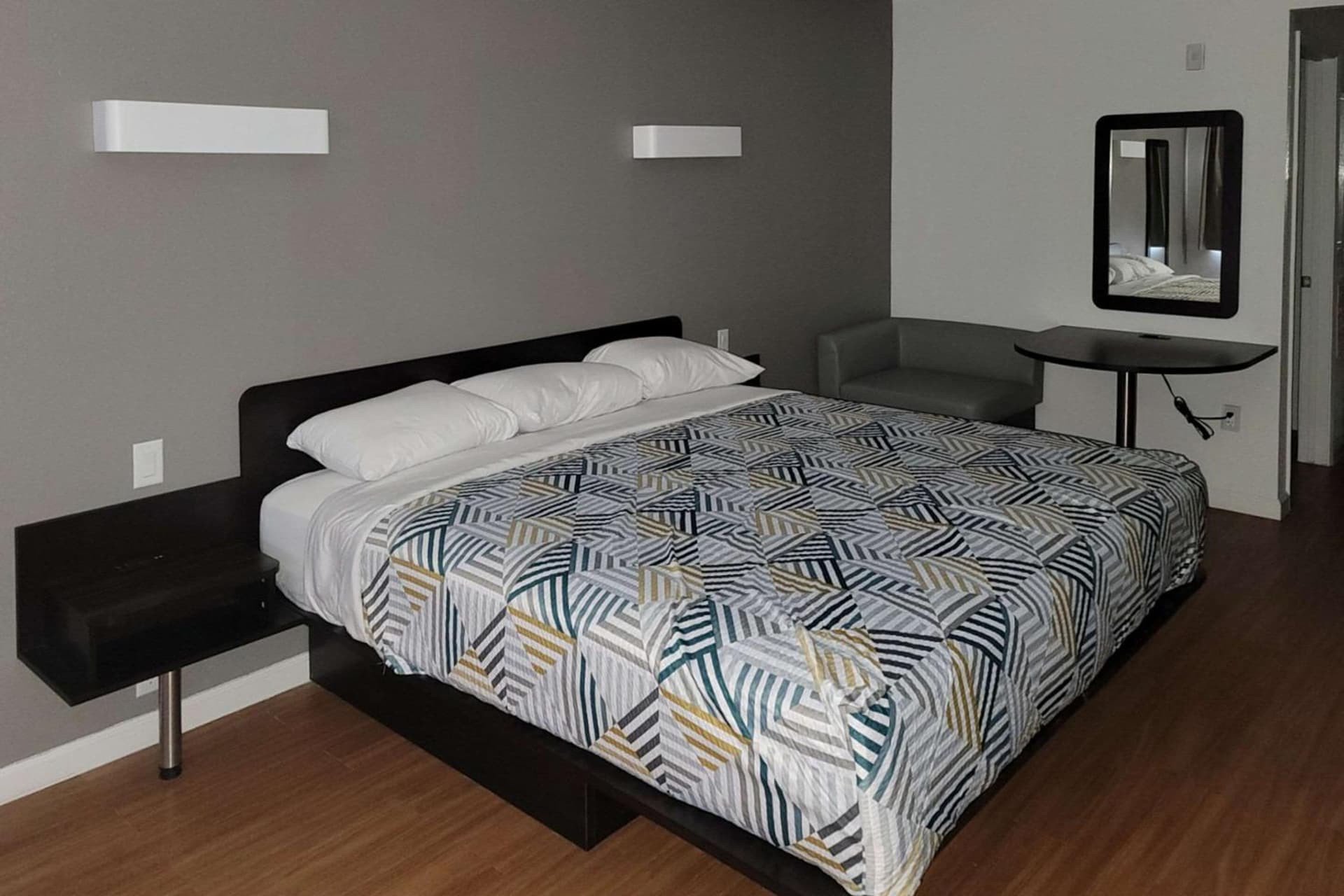 Rodeway Inn & Suites Rancho Mirage - Palm Desert Area