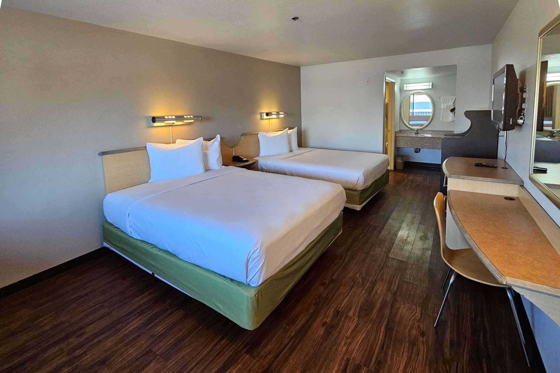 Rodeway Inn & Suites Rancho Mirage - Palm Desert Area