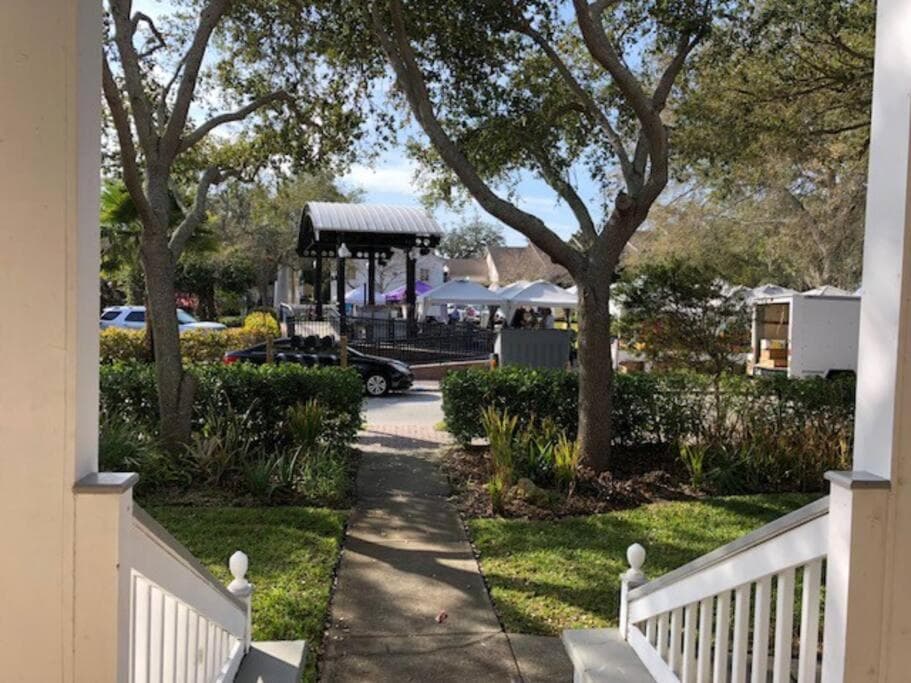 Downtown Dunedin! 2 bedroom 2 bath NO KIDS, NO PETS
