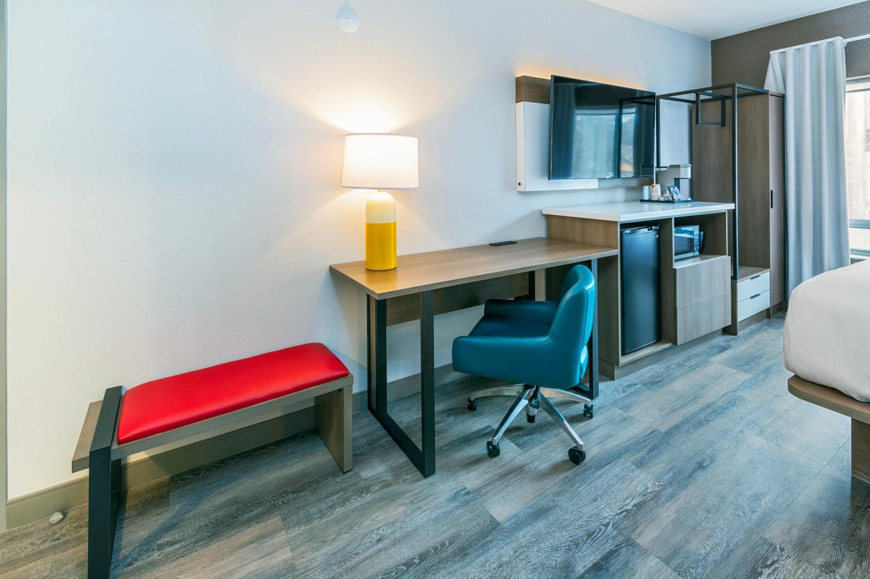 Comfort Suites