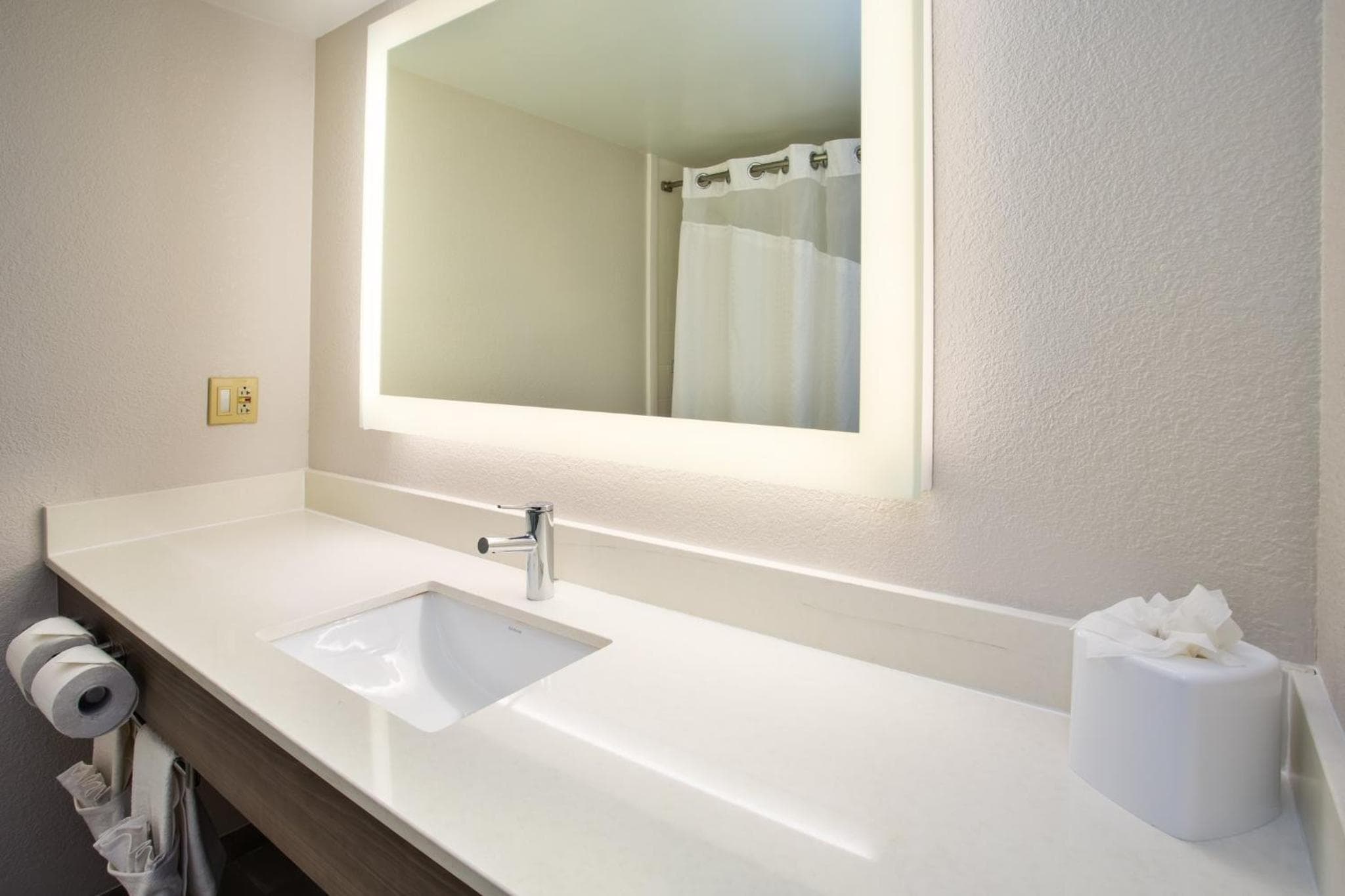 Holiday Inn Express Nashville Airport by IHG