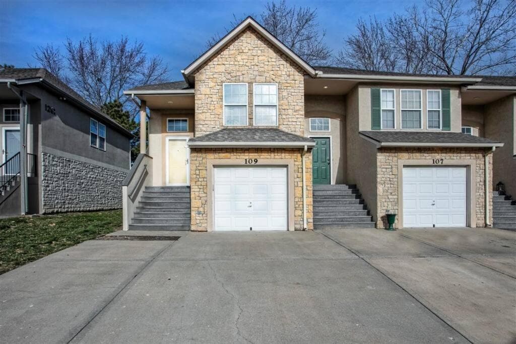 Cozy 3 Bedrooms and 2 baths in Olathe sleeps 8.