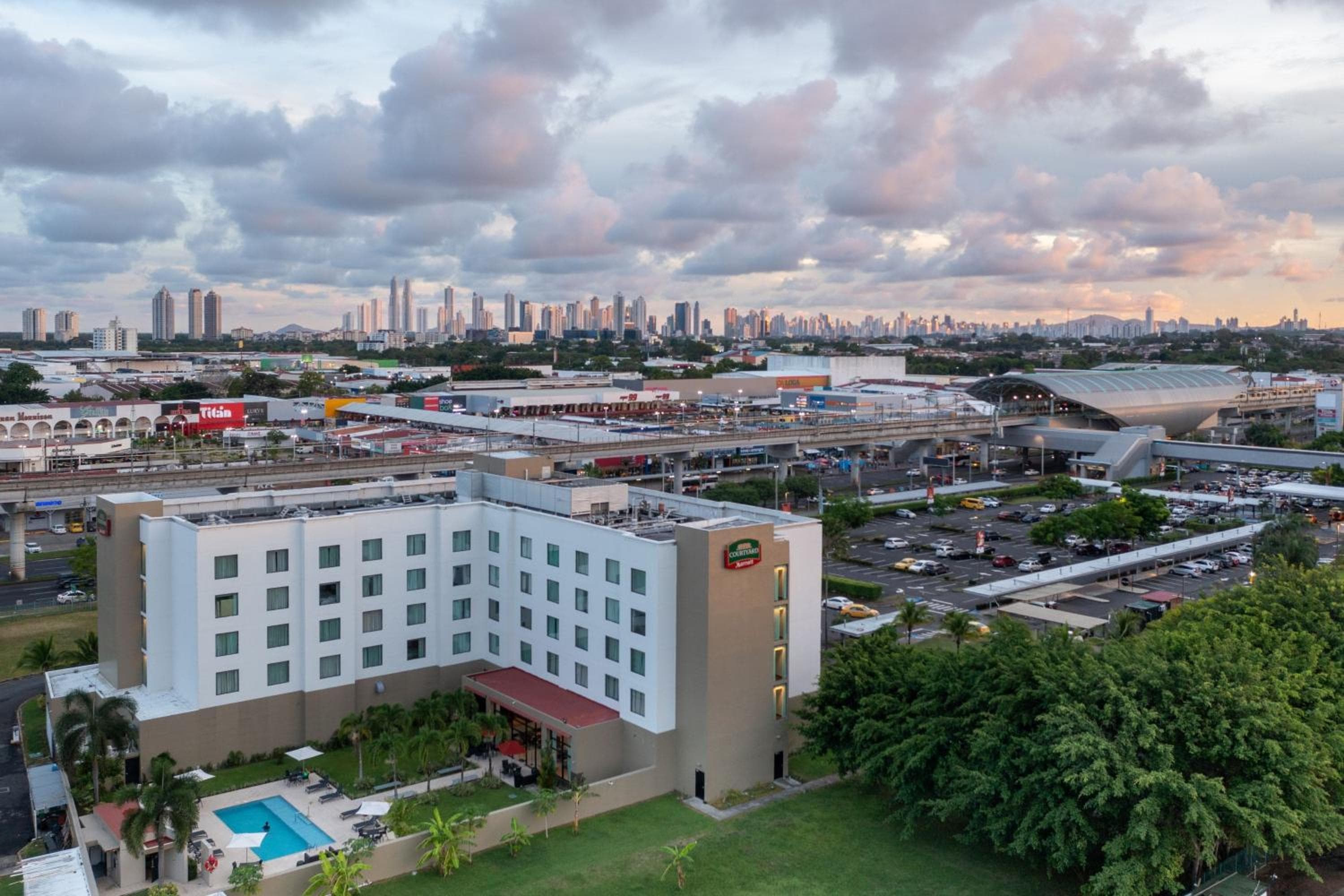 Courtyard by Marriott Panama Metromall