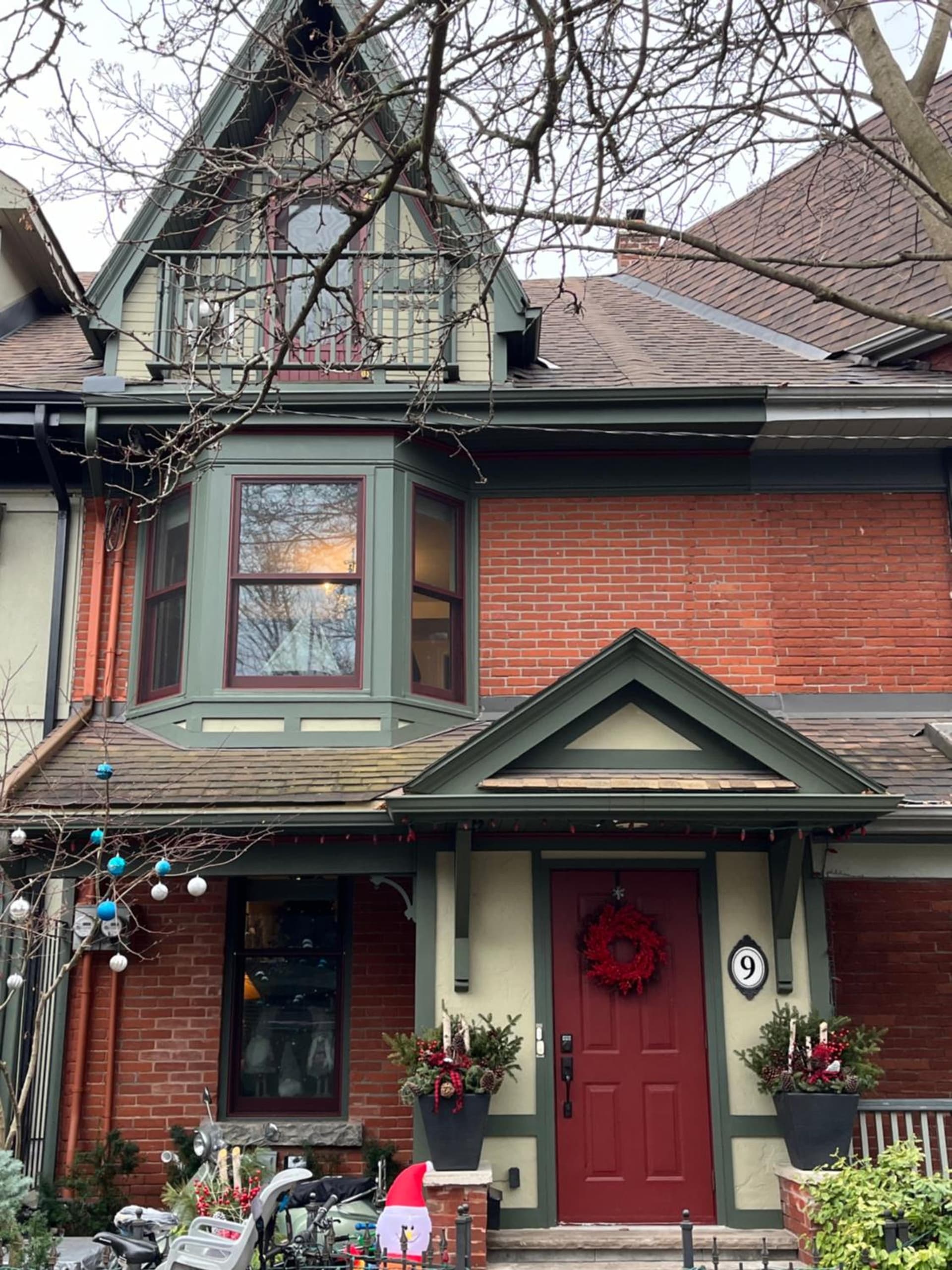 Bright Private Suite in Cabbagetown, Steps to Shops & Downtown Toronto