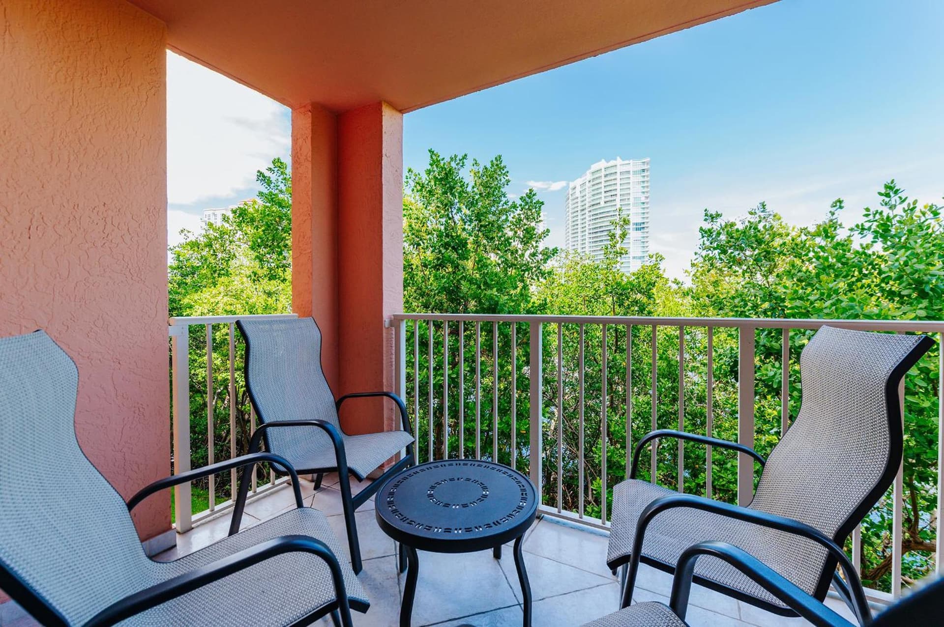 Spacious 3 Bedroom Condo in Aventura