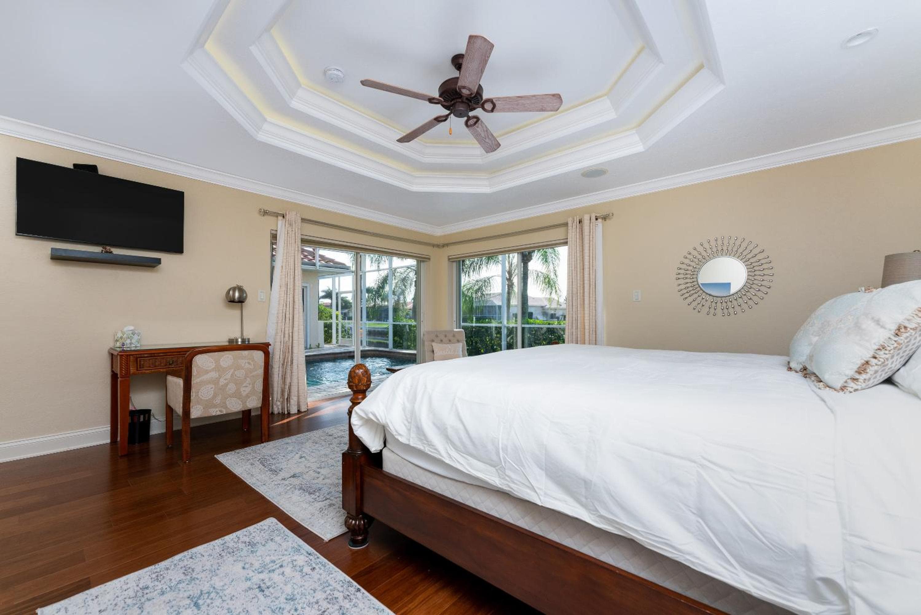 Villa Hibiscus-Waterfront-Free Heated Pool-Dock-Bikes-Other Amenities
