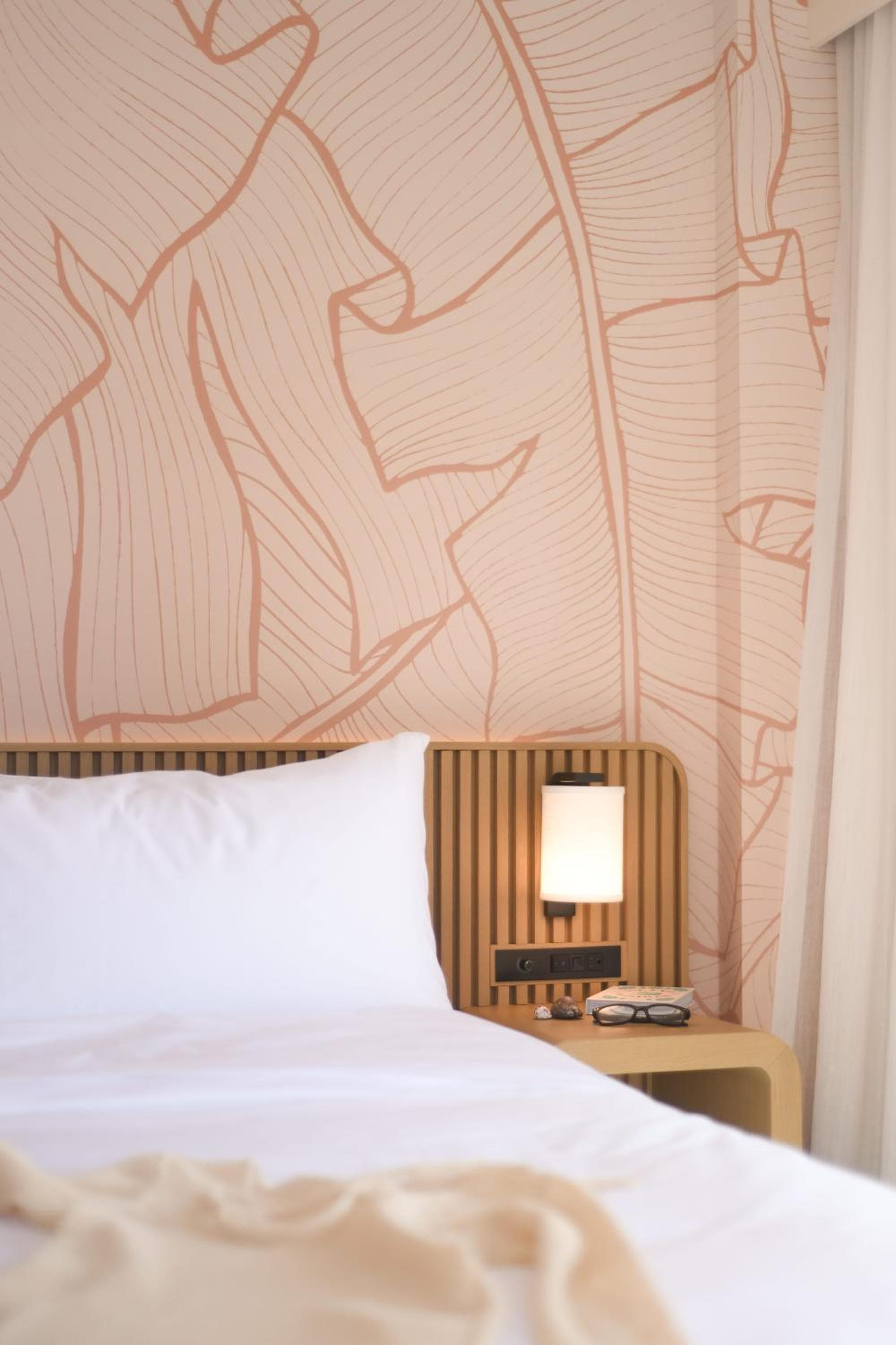 The Ambassador Hotel of Waikiki, Tapestry Collection by Hilton