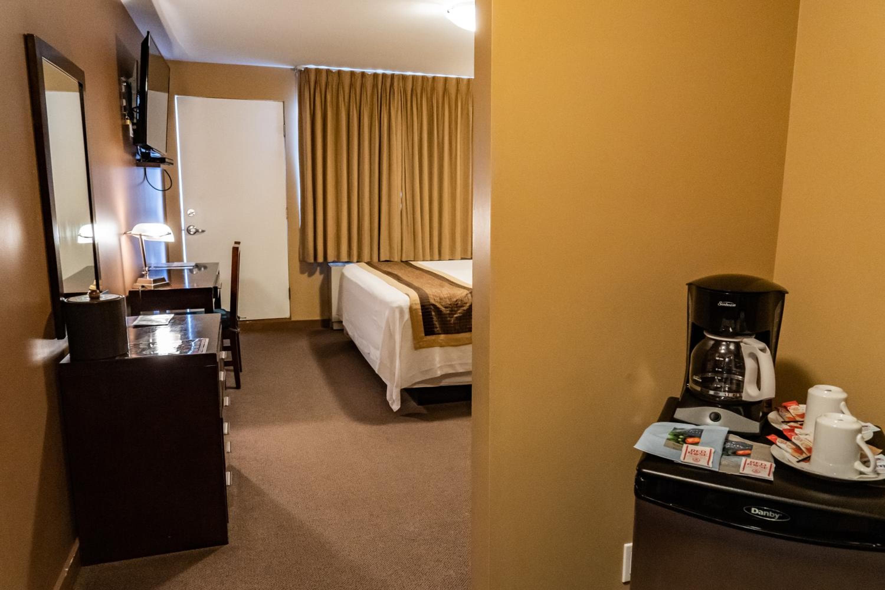 SKKY Hotel