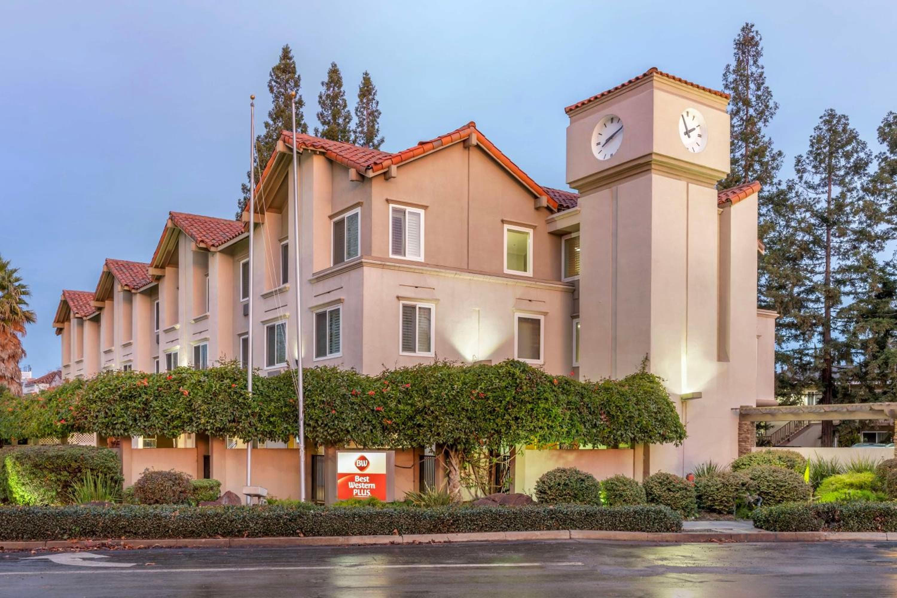 Best Western Plus Airport Plaza