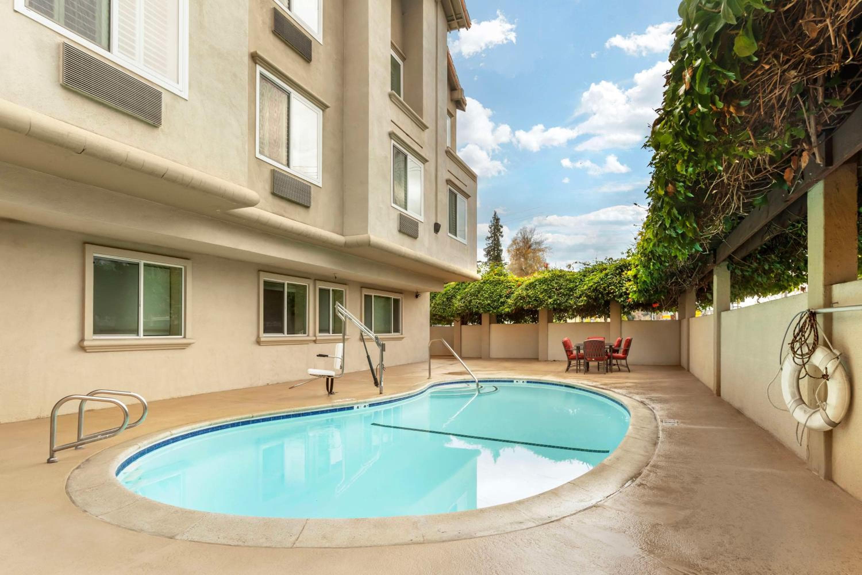 Best Western Plus Airport Plaza
