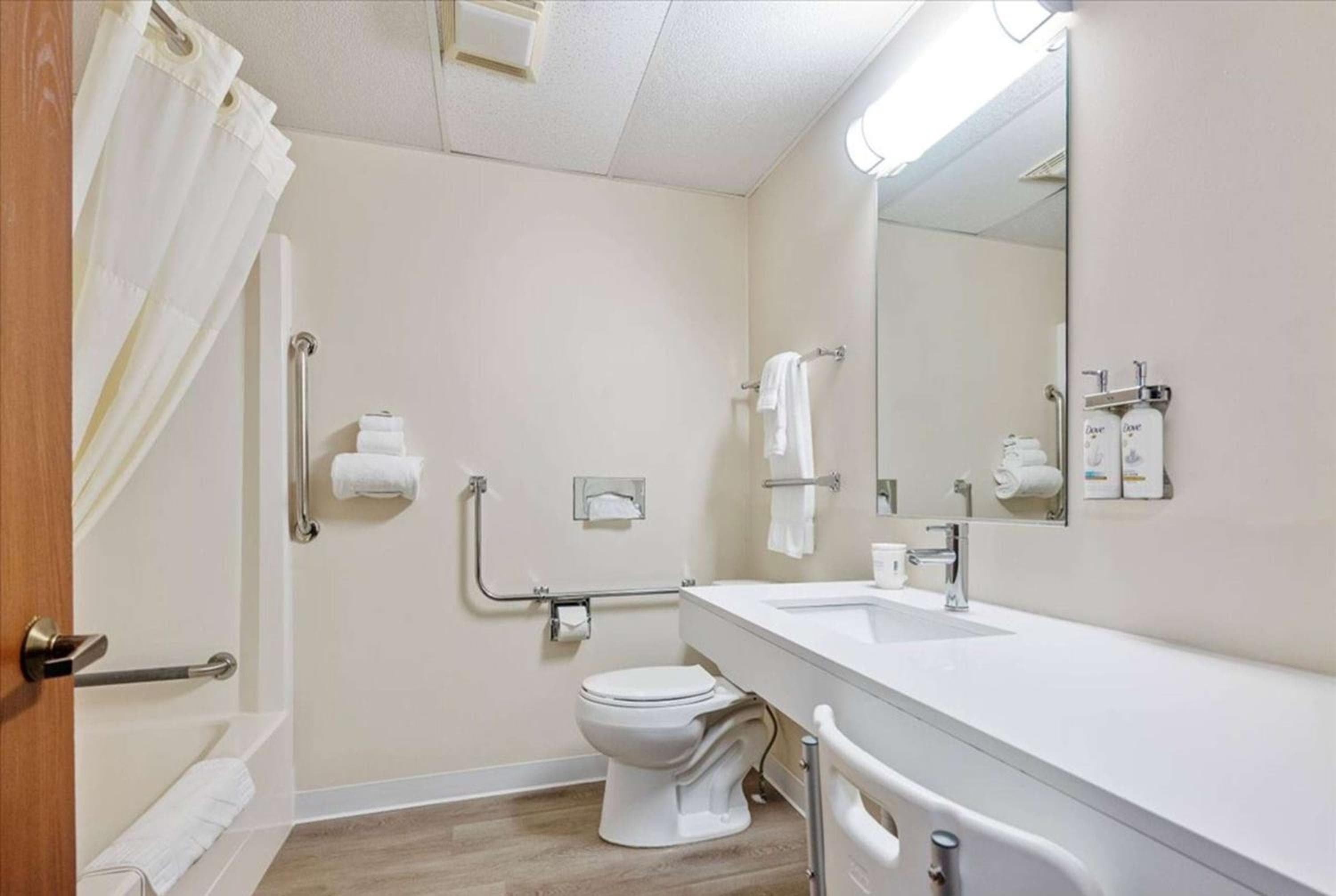 Super 8 by Wyndham Superior WI