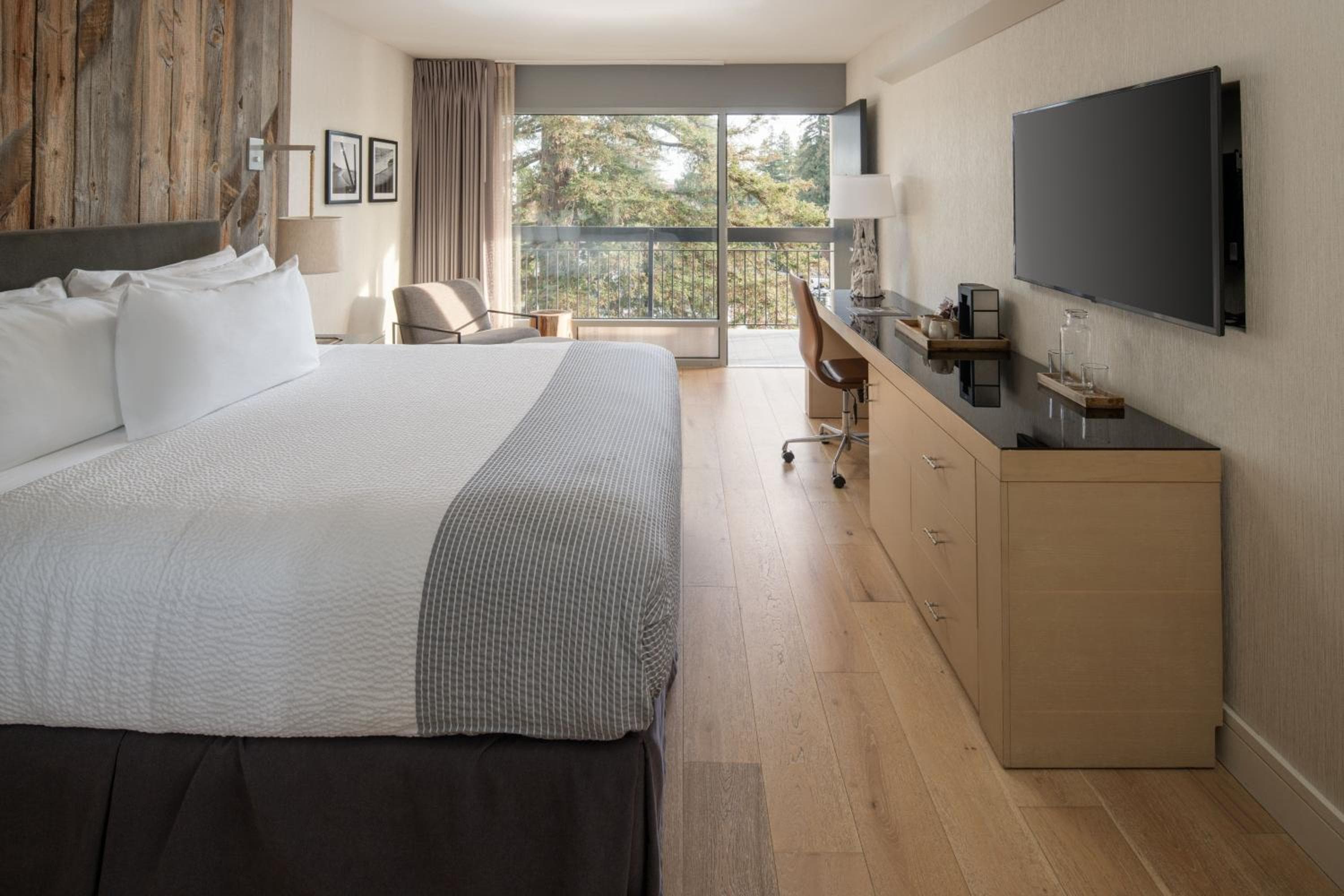 Hotel Paradox, Autograph Collection