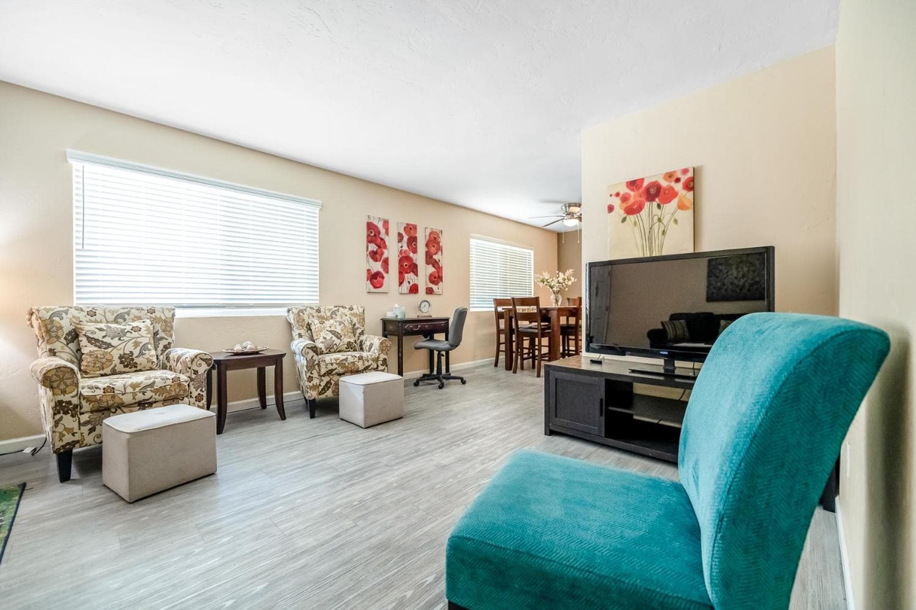 Longer Stays for Travelers- Apt Blocks from Hospital, Downtown