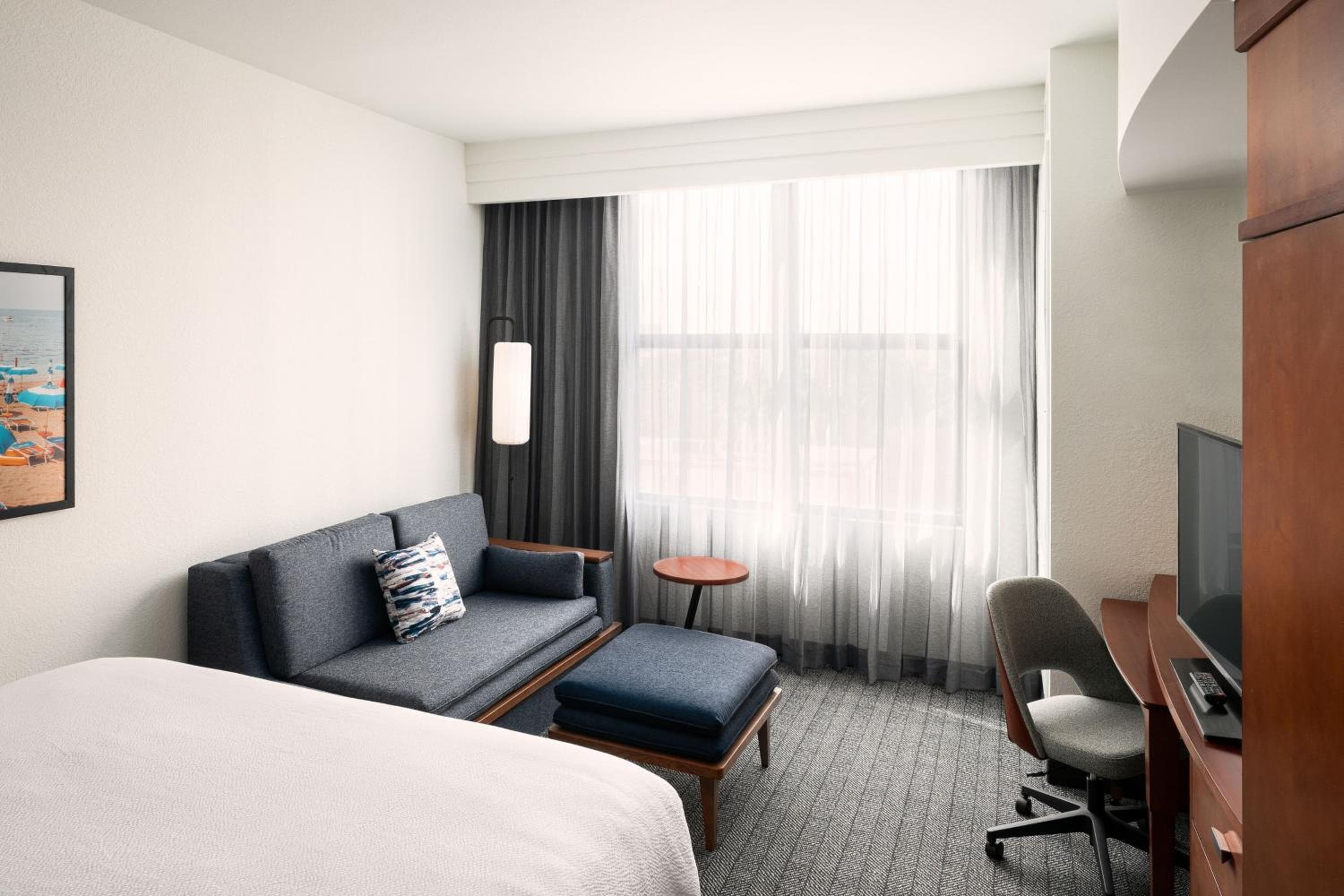 Courtyard by Marriott St. Petersburg Downtown