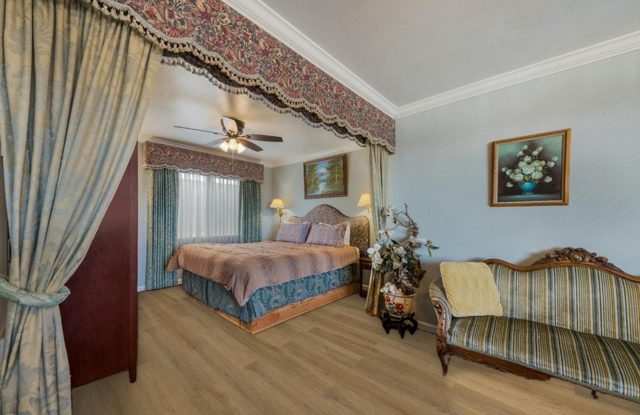 Carmel Inn & Suites