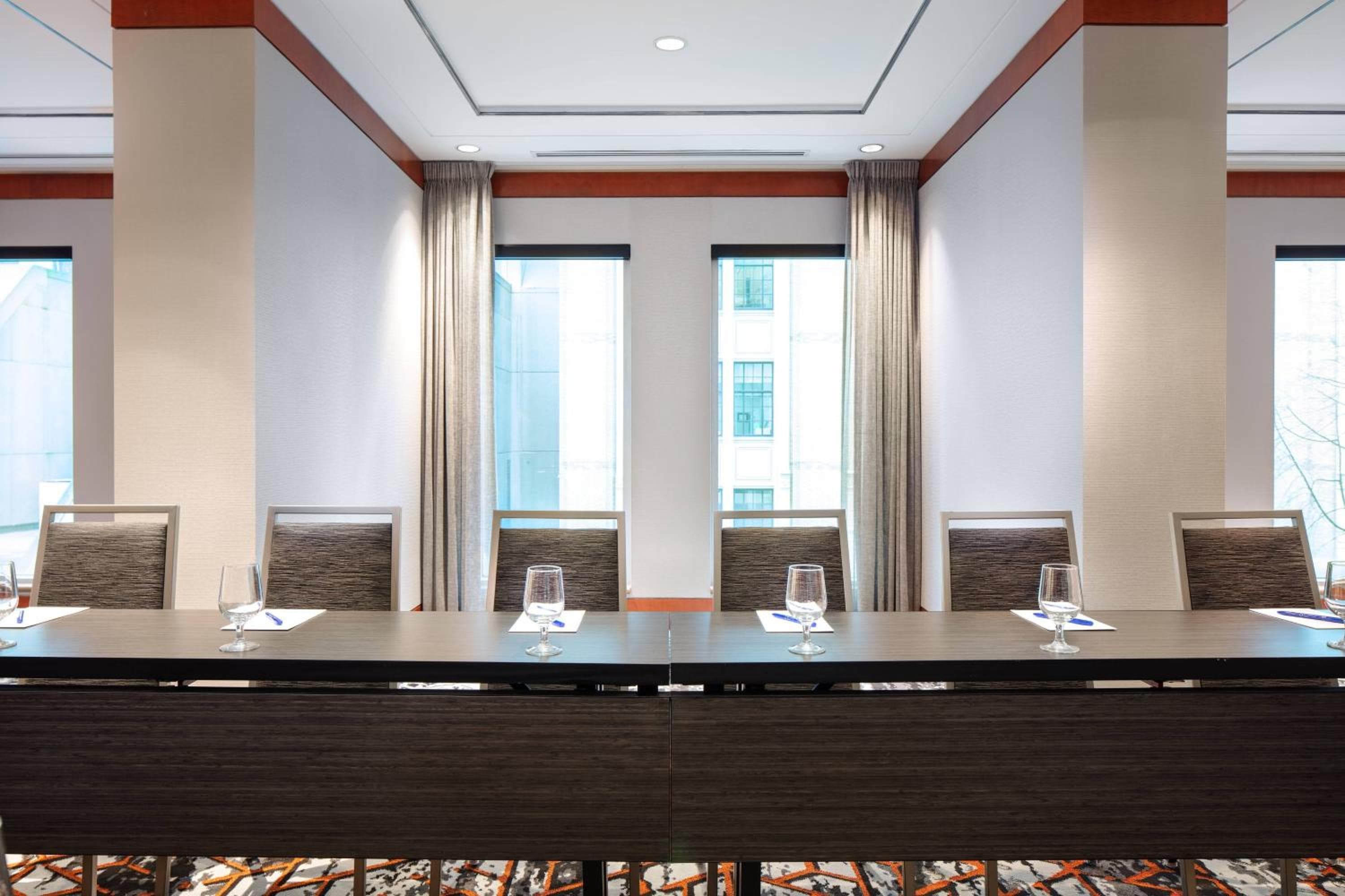 Delta Hotels by Marriott Vancouver Downtown Suites - Downtown Vancouver