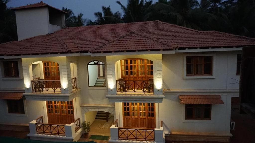 Coastal Suites Apart Hotel ---- 10 minutes walk to beach