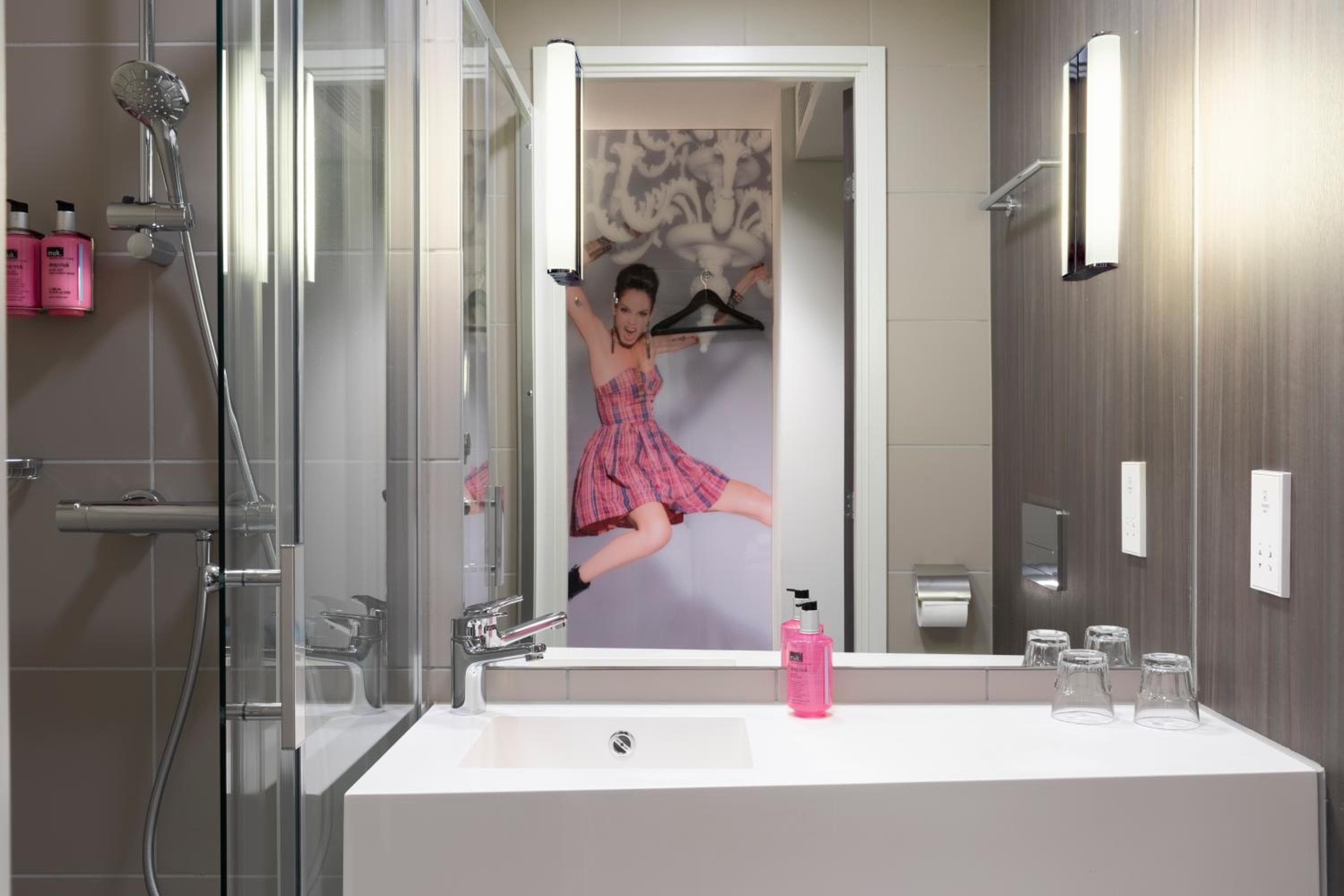 Moxy Edinburgh Airport