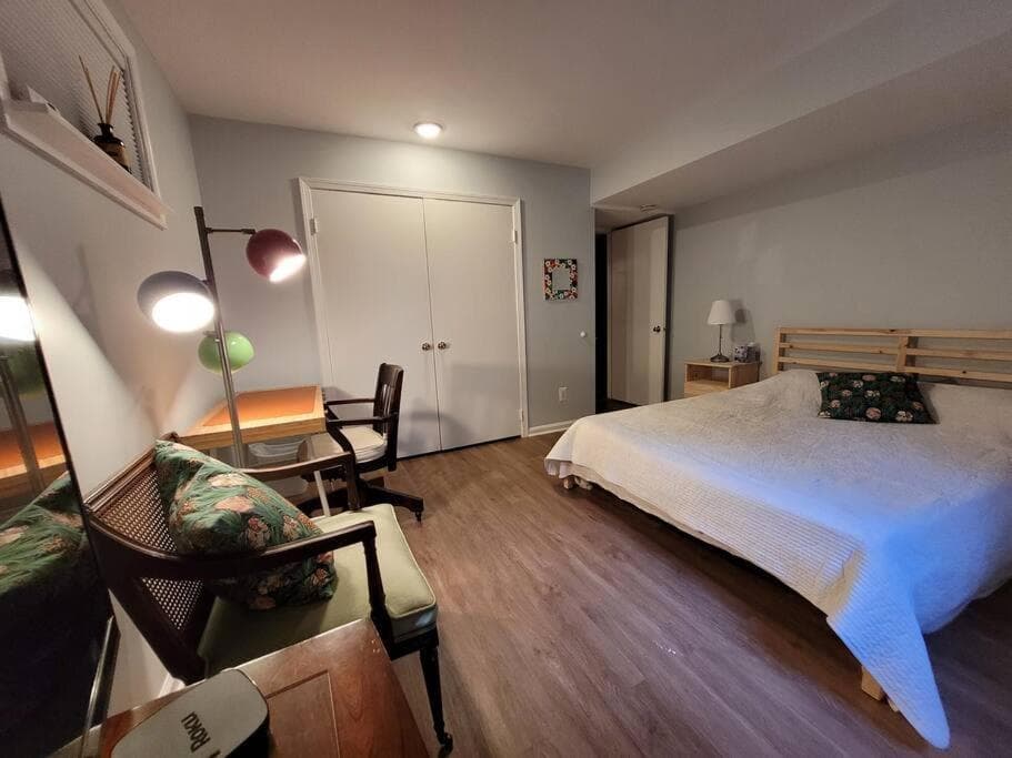 Garrett Park - 2 Bedroom Basement Apartment