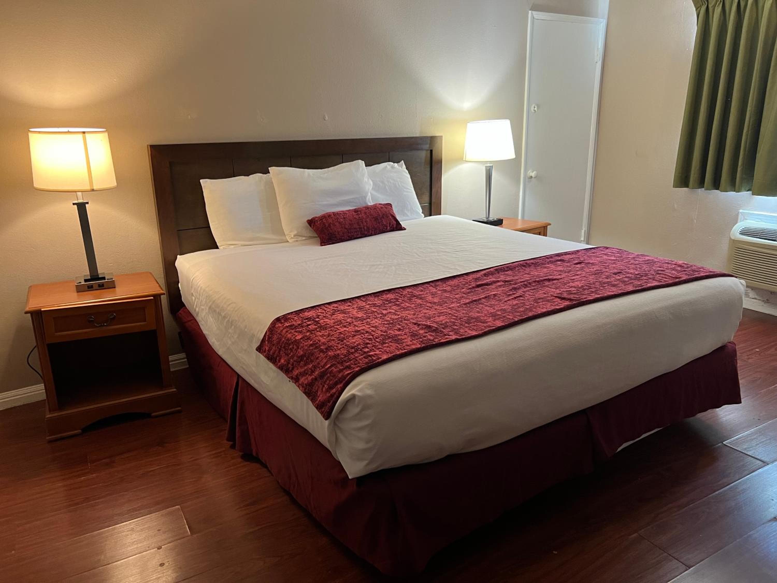 Hometown Inn North Hills