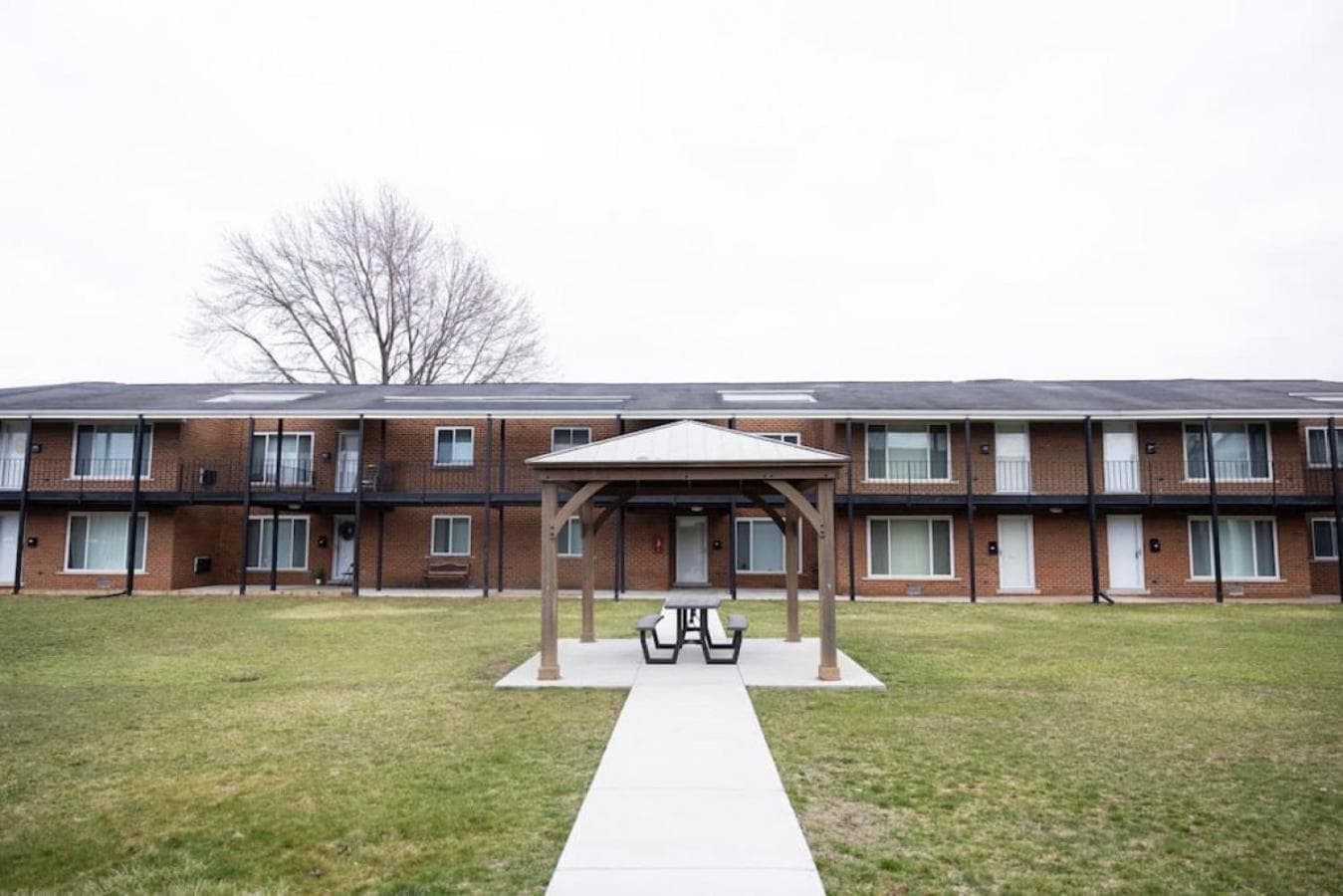 Spacious 1bd apt in DT Dearborn
