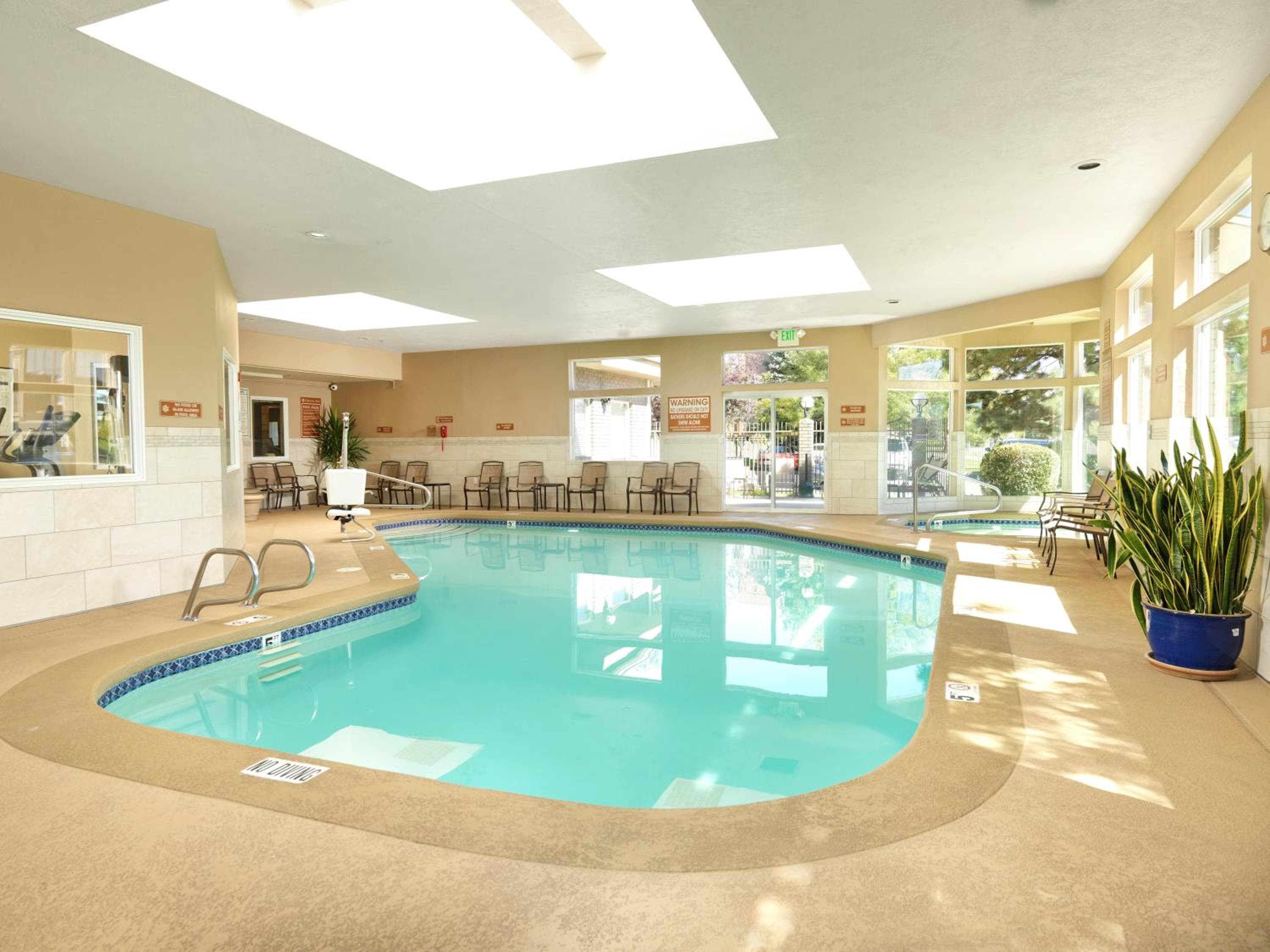 Crystal Inn Hotel & Suites - Salt Lake City