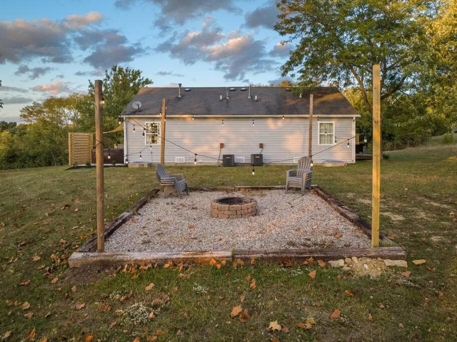 The Luxe/Hot Tub/ Putt Putt/10 Mins Shaker Village