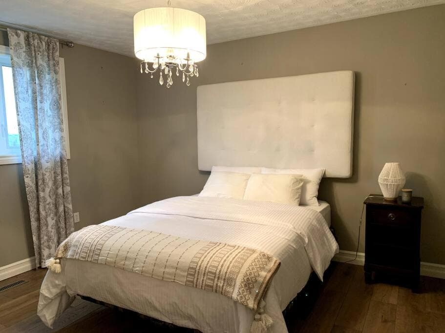4 Bedrms, Indoor HotTub, Wineries & Niagara Falls