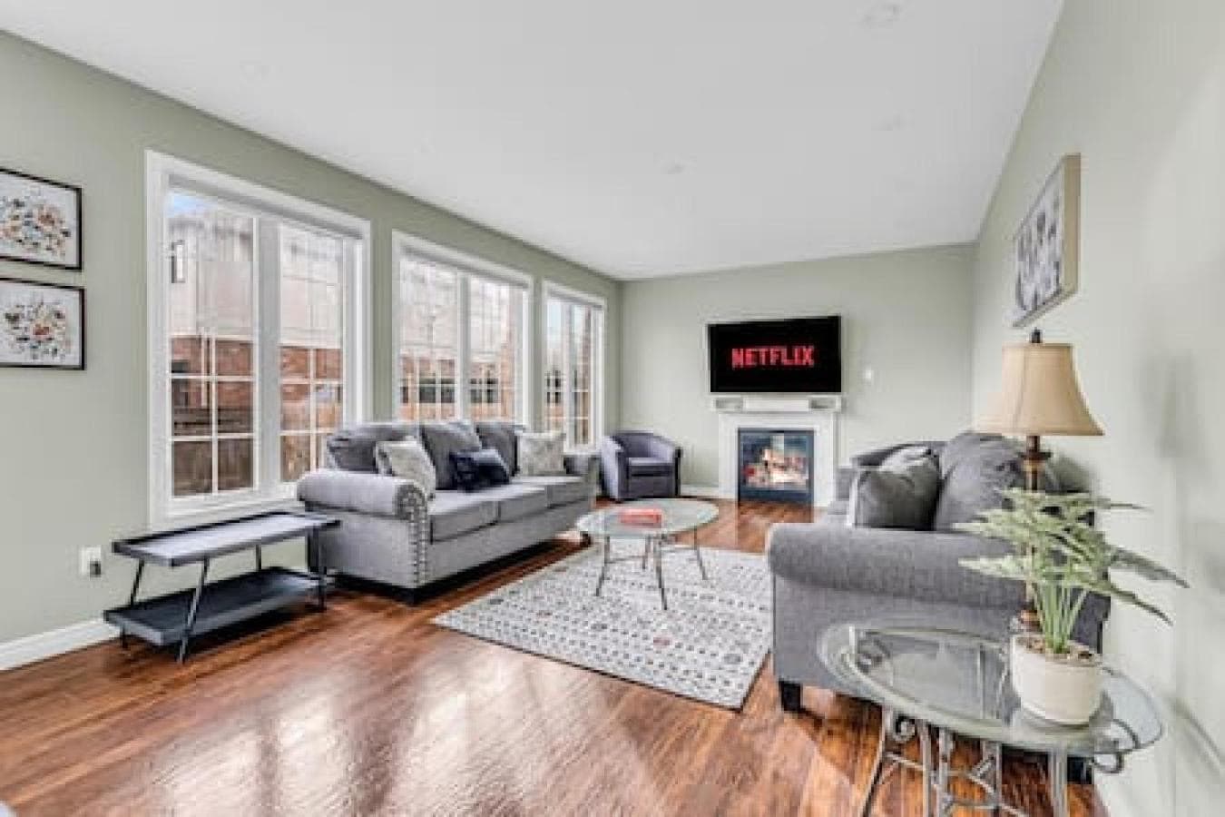 Luxury Mansion with Chefs Kitchen by Niagara Falls