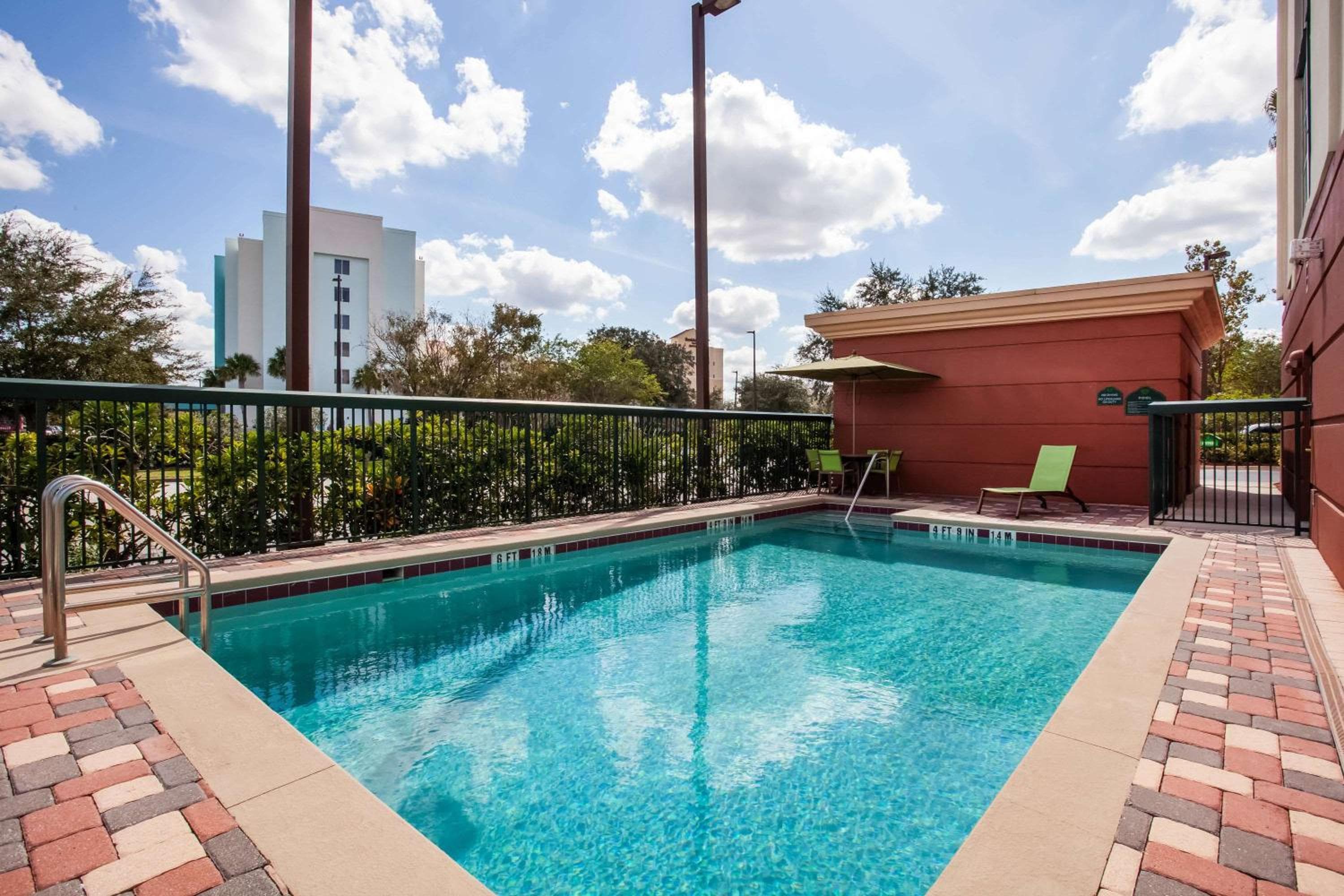 Wingate By Wyndham - Orlando International Airport- Free Hot Breakfast