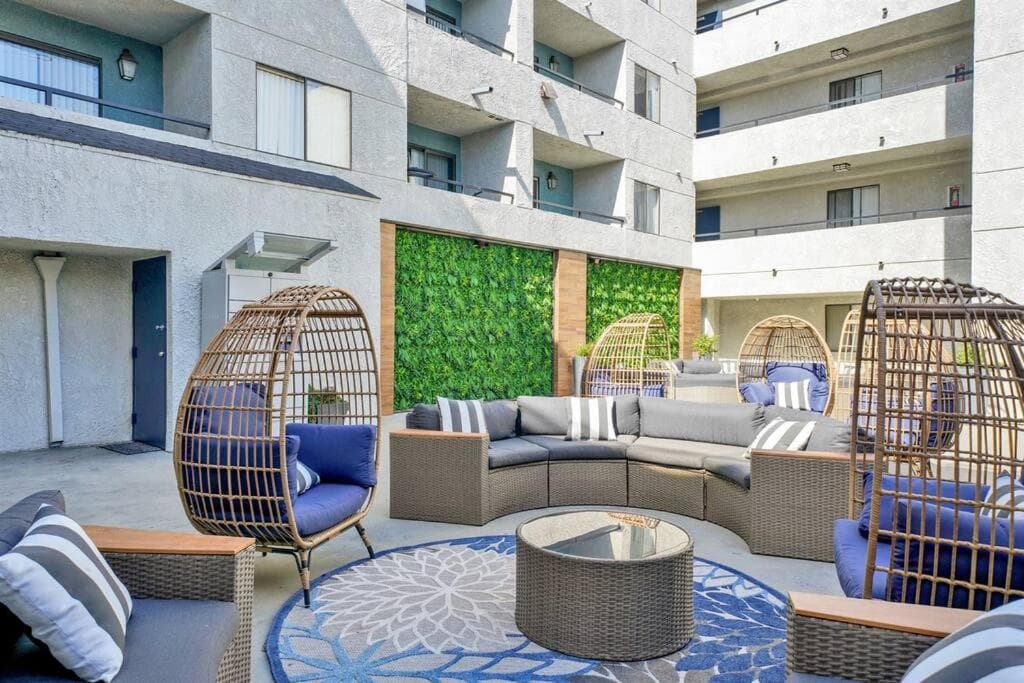 King Bed, Self-Checkin, Garage, WiFi - Your Dream Stay Near Disneyland!