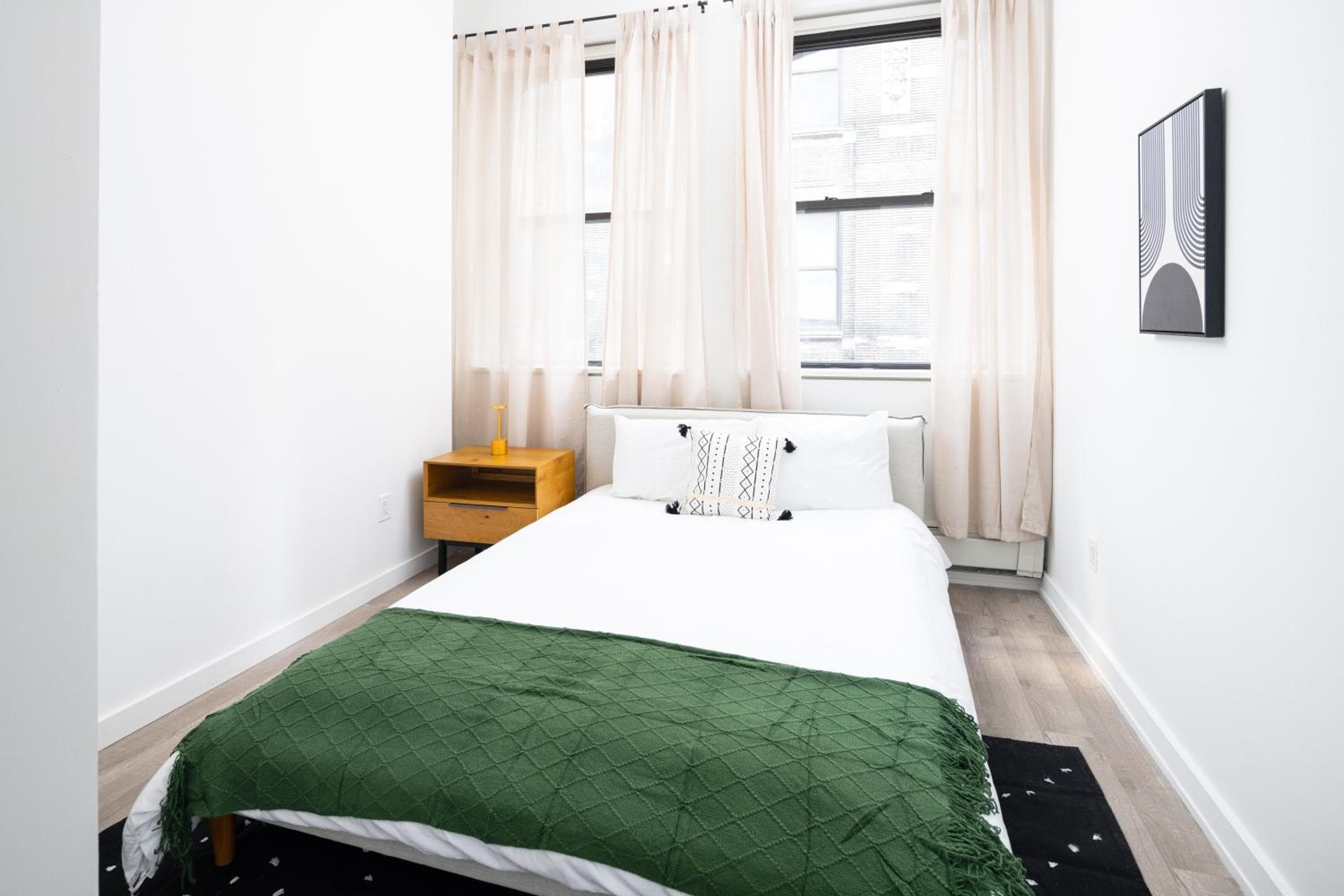 Spacious Luxury 2BD Downtown Gym W/D Doorman