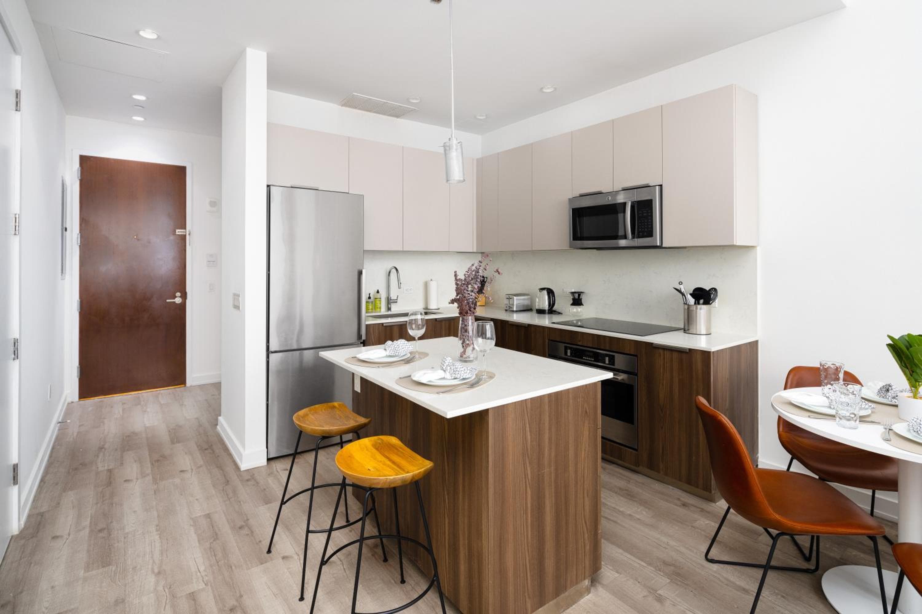 Spacious Luxury 2BD Downtown Gym W/D Doorman