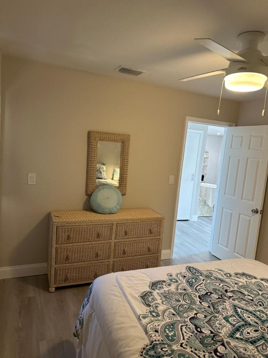 Newly remodeled, Cozy Cottage in North Palm Beach