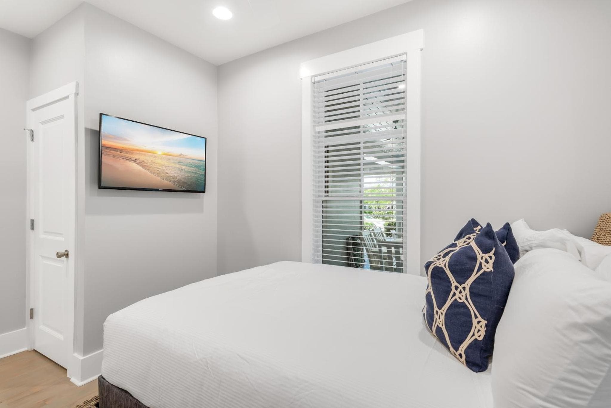 136 Silver Laurel